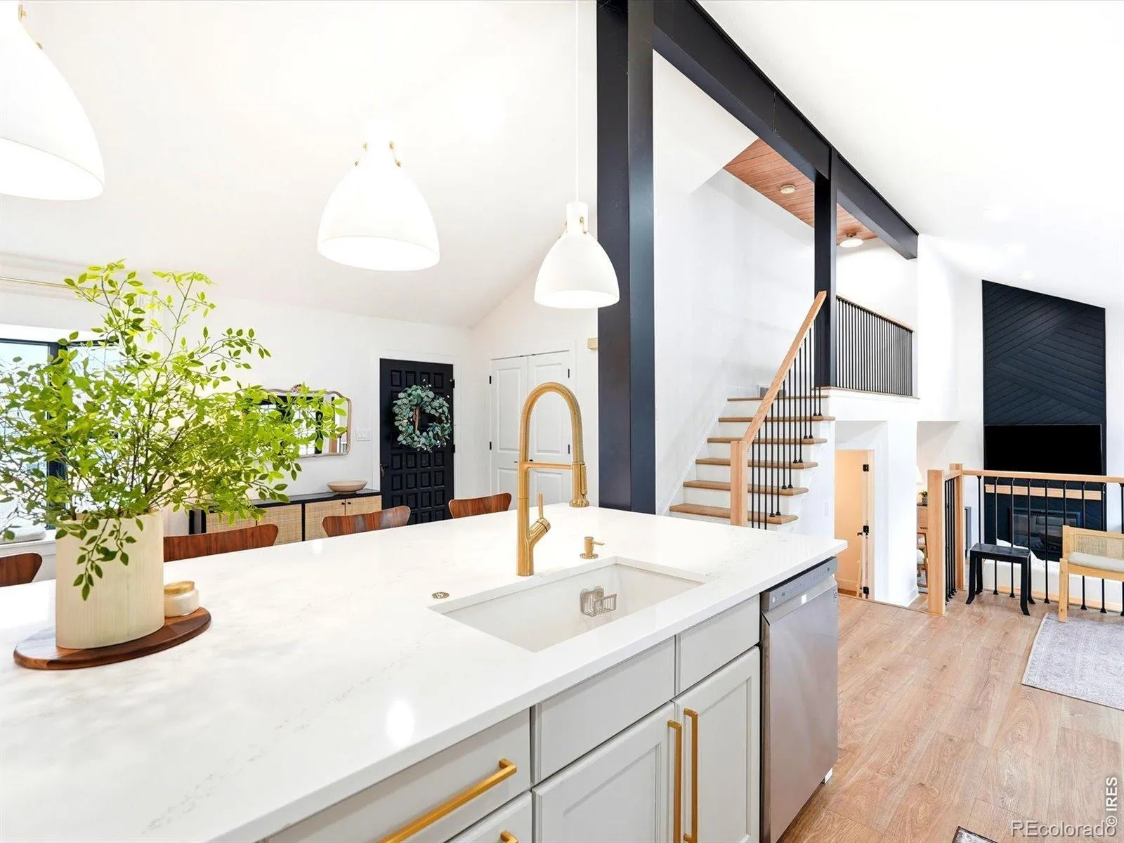 04032026233248 1600 9