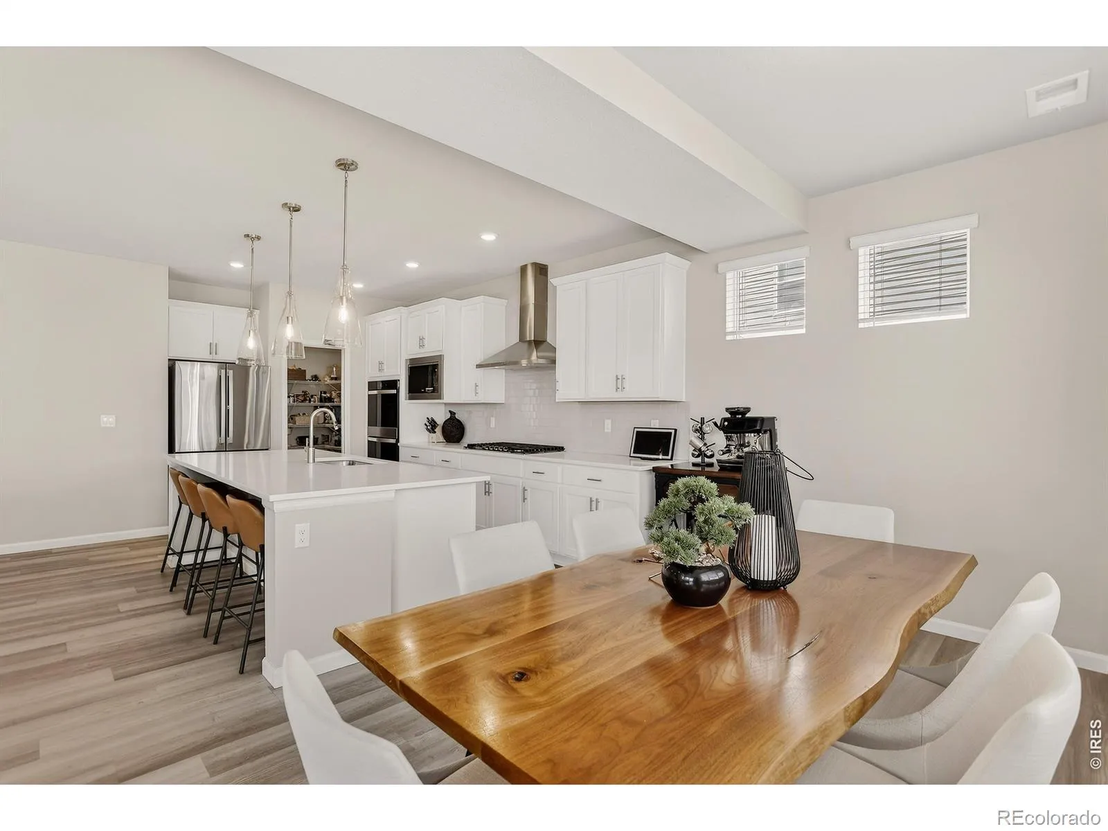 04042026000538 1600 16