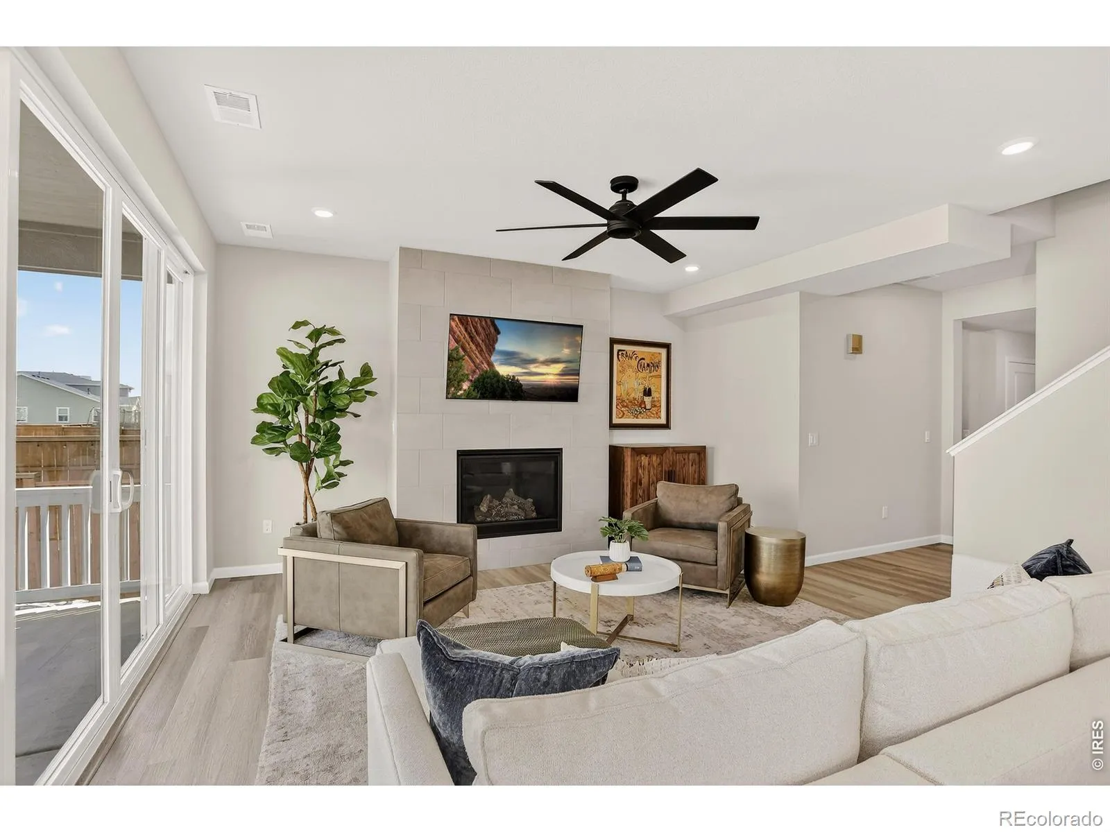 04042026000538 1600 8