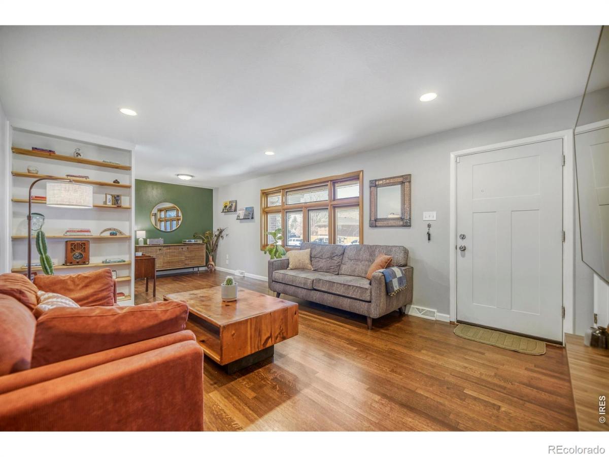 11520 E 2nd Avenue Aurora CO 80010 | MLS #RECIR1055611 MLS #RECIR1055611 image #0