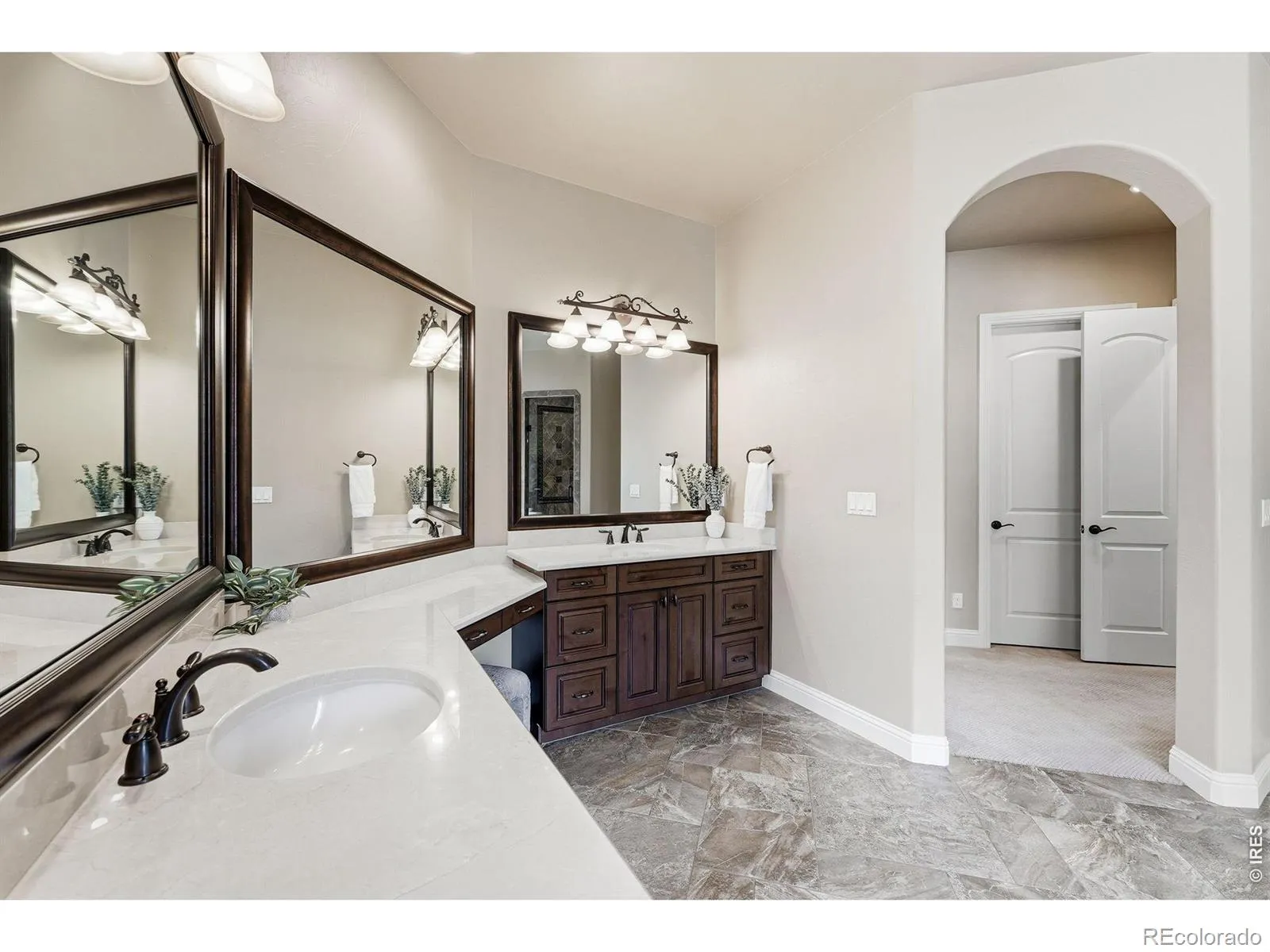 5025 Knobcone Drive Castle Rock CO 80108 MLS #RECIR1055640 04102026004534 1600 22
