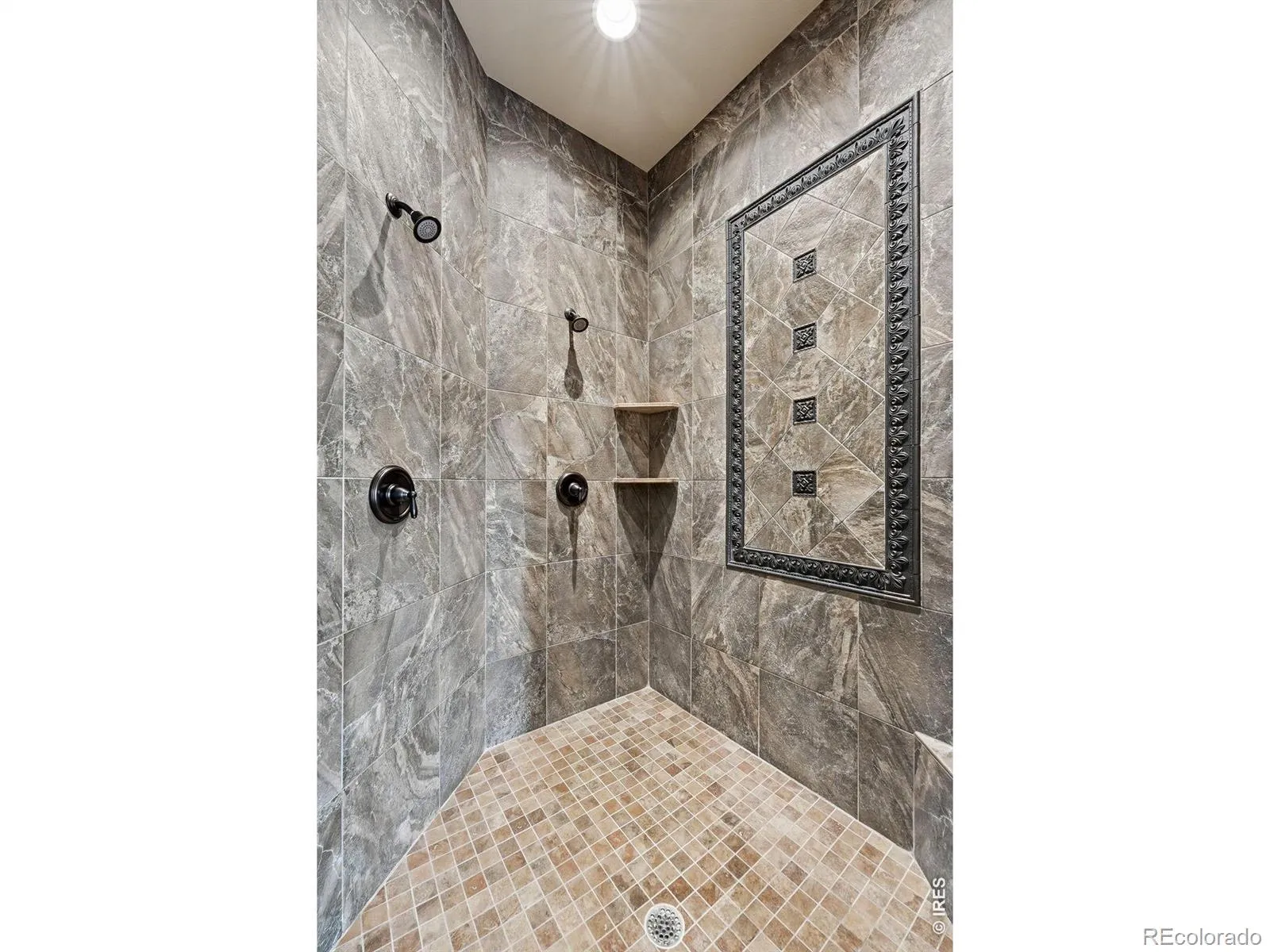 5025 Knobcone Drive Castle Rock CO 80108 MLS #RECIR1055640 04102026004534 1600 23