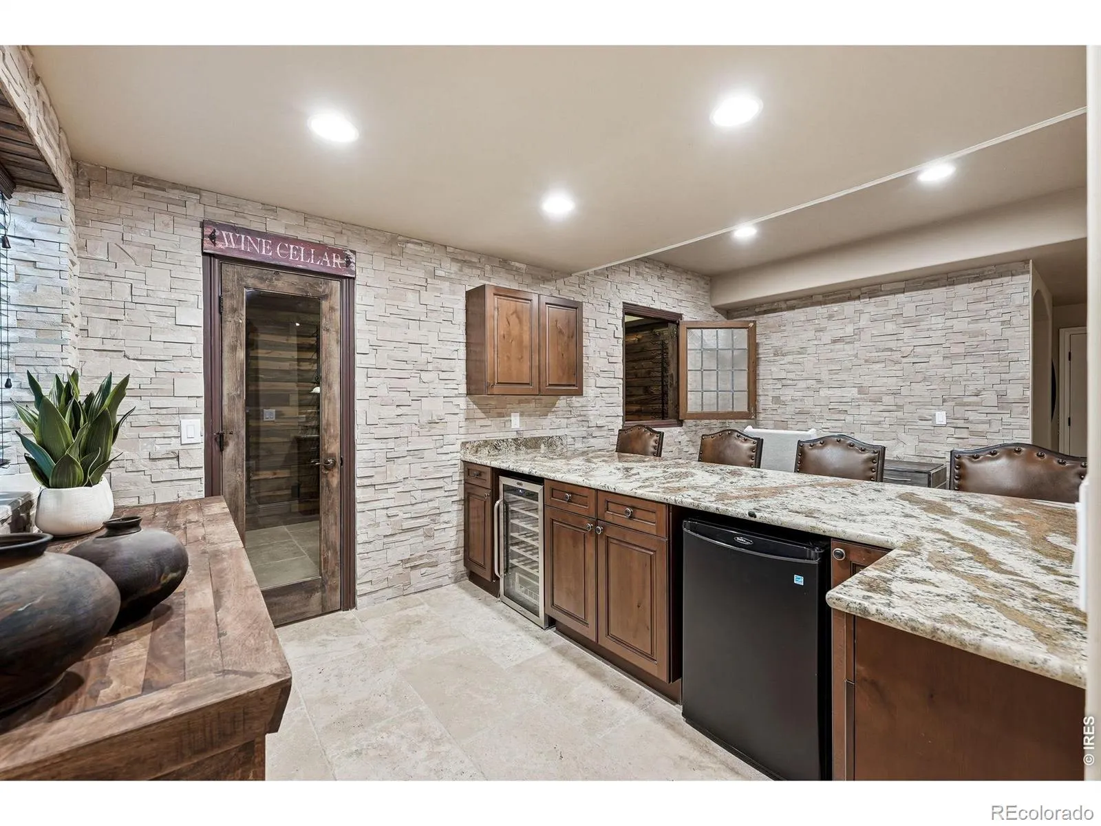 5025 Knobcone Drive Castle Rock CO 80108 MLS #RECIR1055640 04102026004534 1600 31
