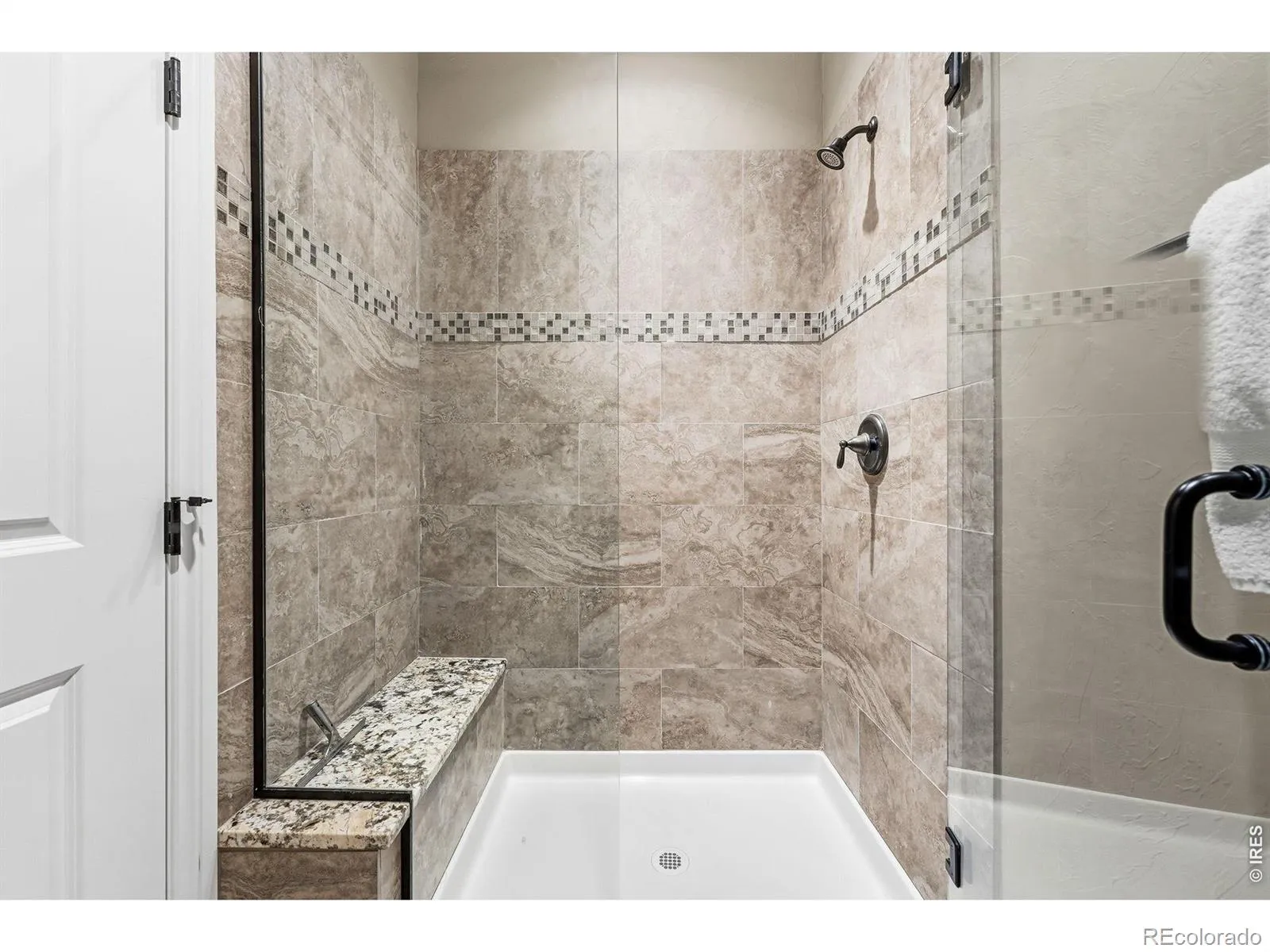 5025 Knobcone Drive Castle Rock CO 80108 MLS #RECIR1055640 04102026004534 1600 36