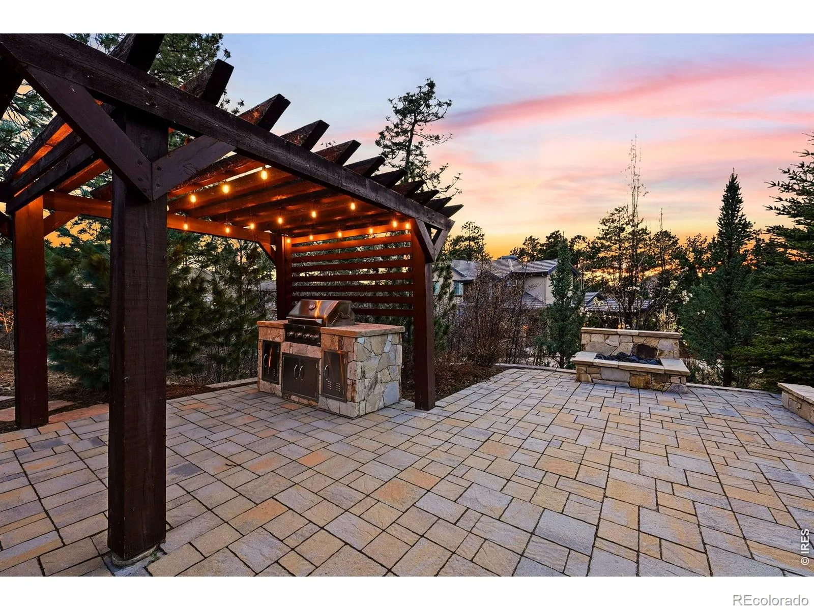 5025 Knobcone Drive Castle Rock CO 80108 MLS #RECIR1055640 04102026004534 1600 39