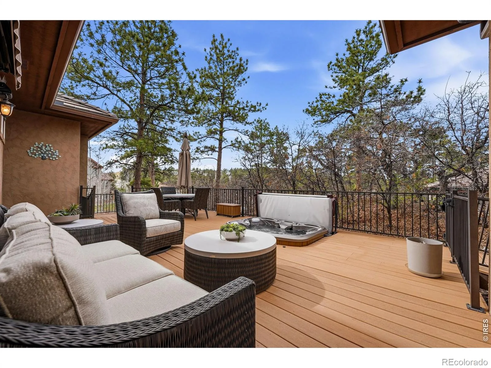 5025 Knobcone Drive Castle Rock CO 80108 MLS #RECIR1055640 04102026004534 1600 44