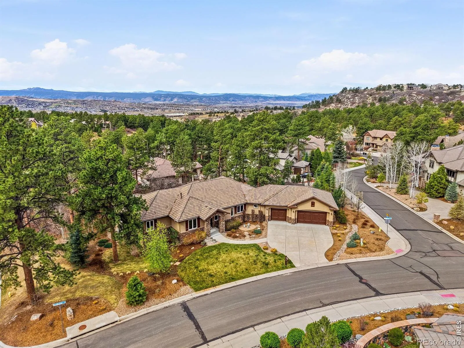 5025 Knobcone Drive Castle Rock CO 80108 MLS #RECIR1055640 04102026004534 1600 46