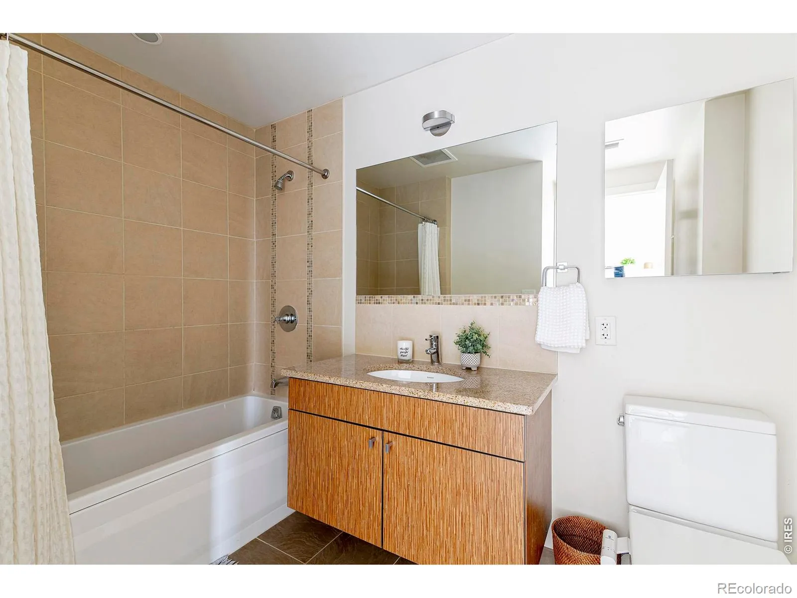 04072026173352 1600 24