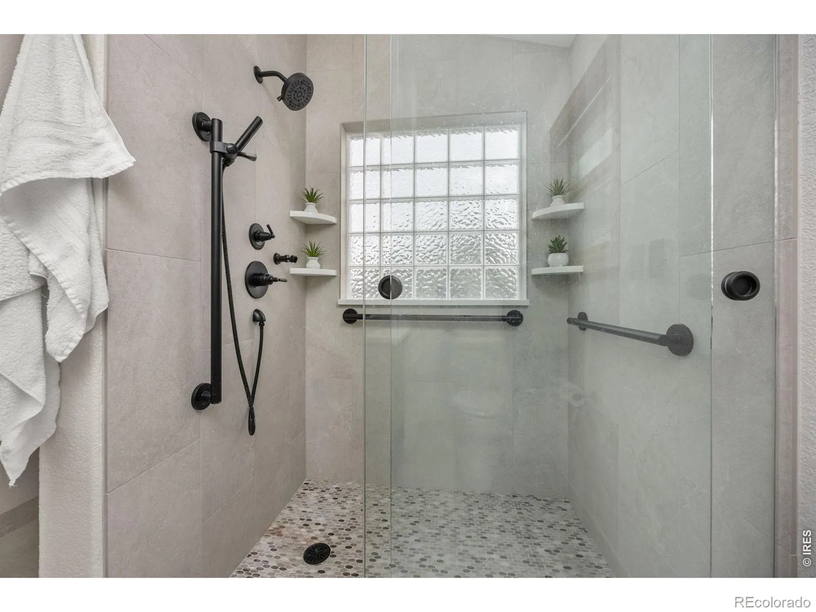 04072026230559 1600 18