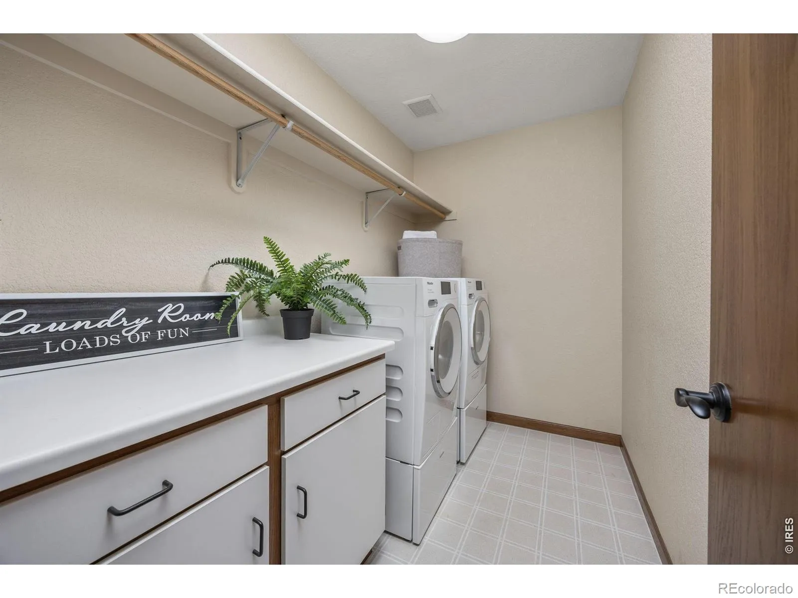 04072026230559 1600 23