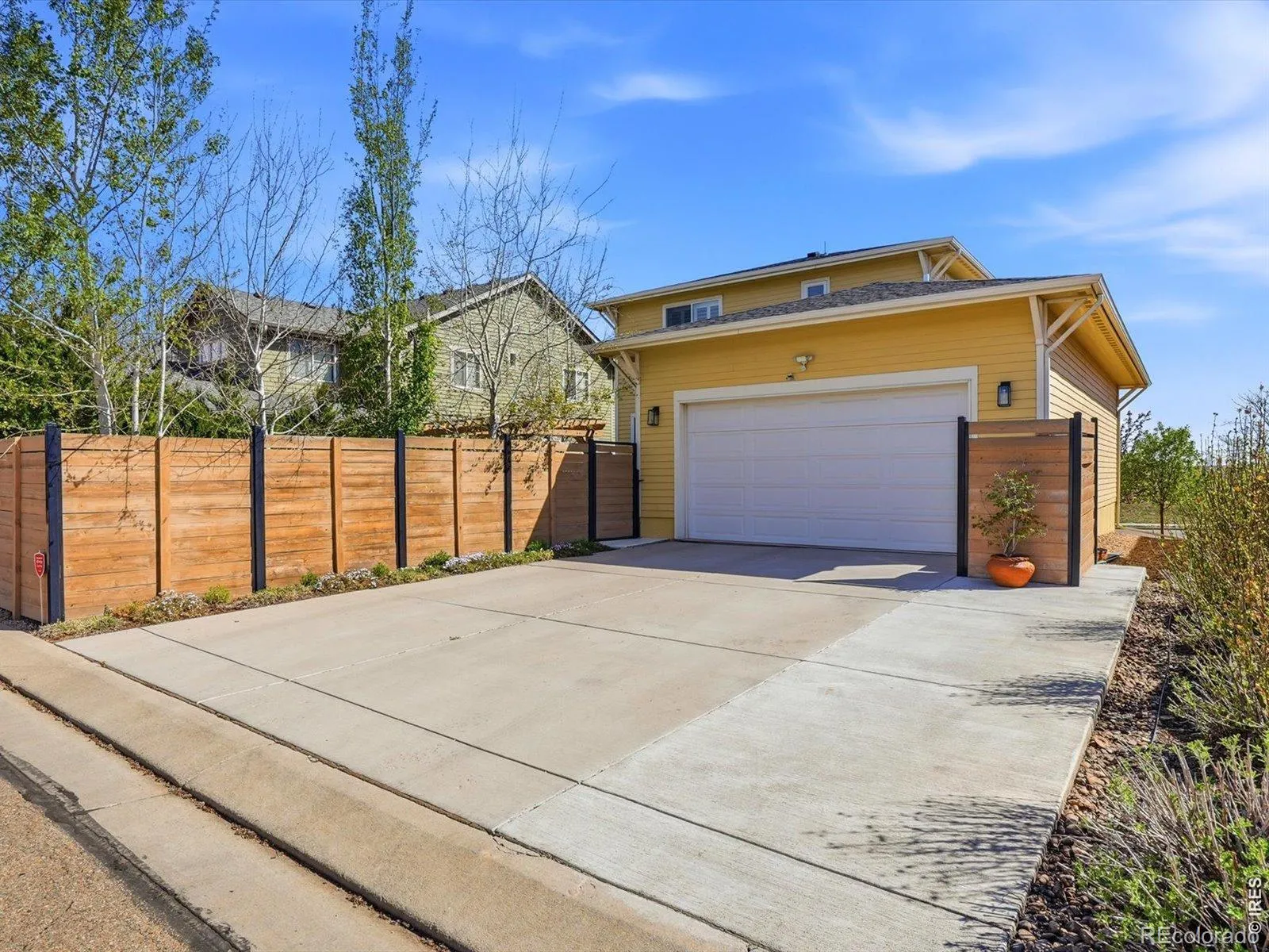 04102026183035 1600 33