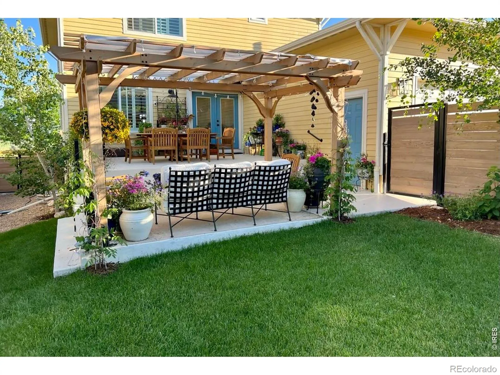 04102026183035 1600 40