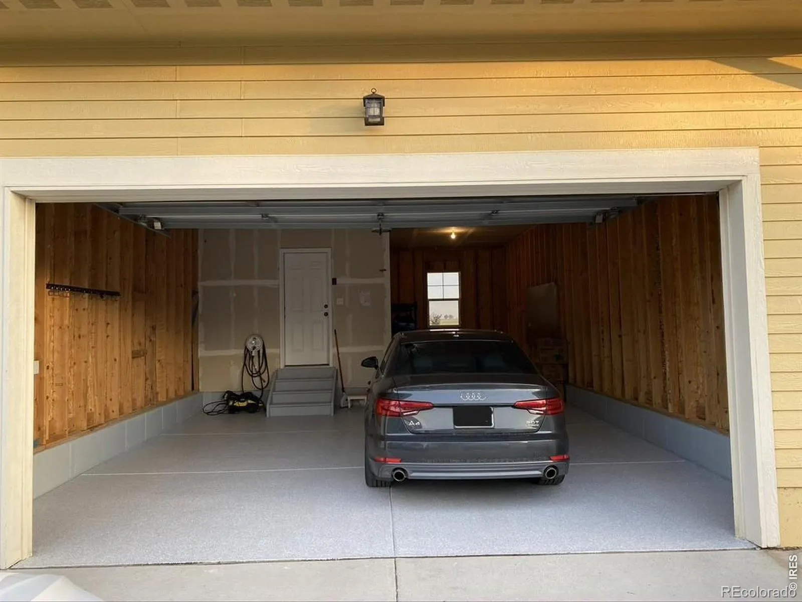 04102026183035 1600 44