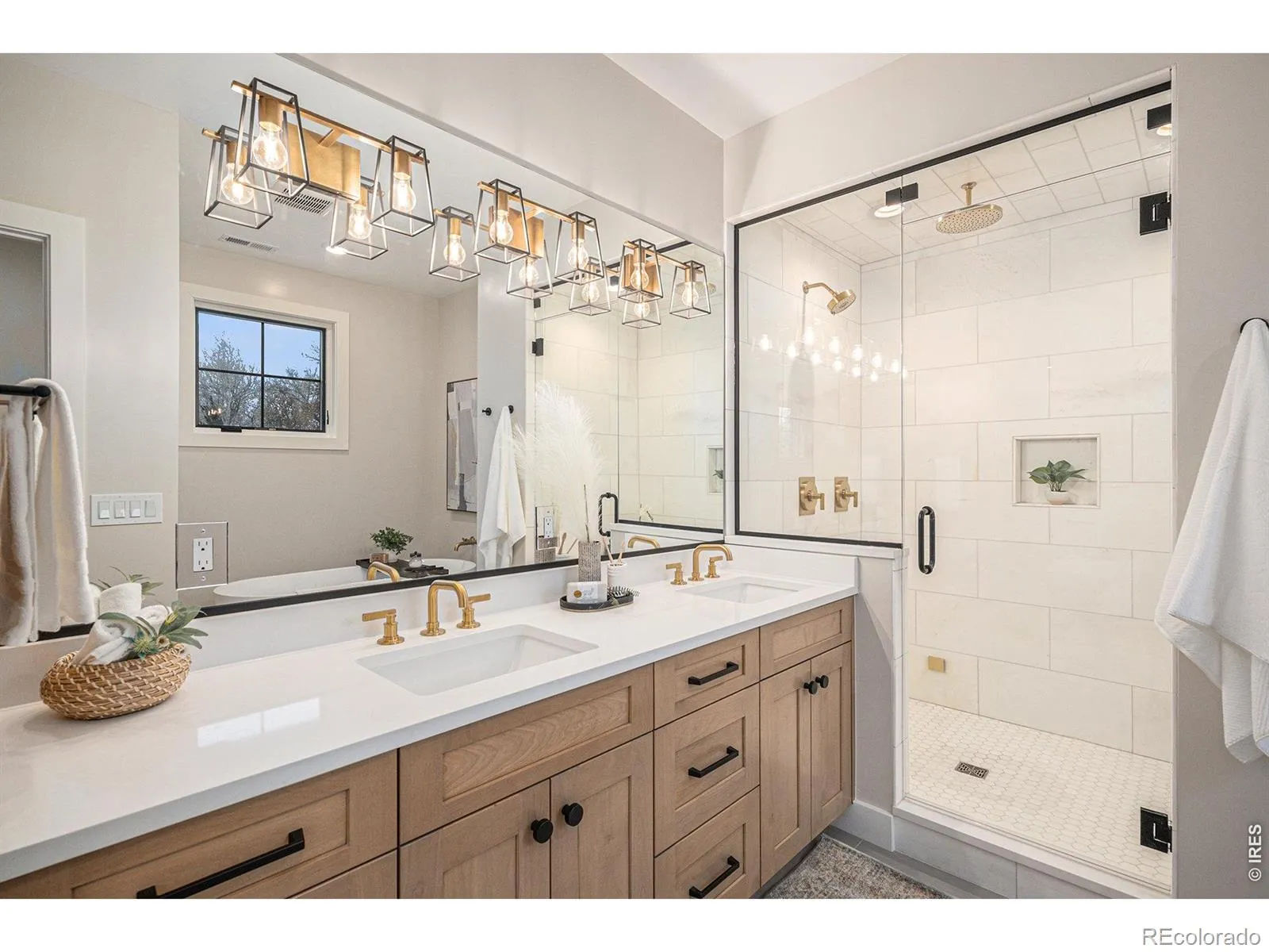 04092026012017 1600 23