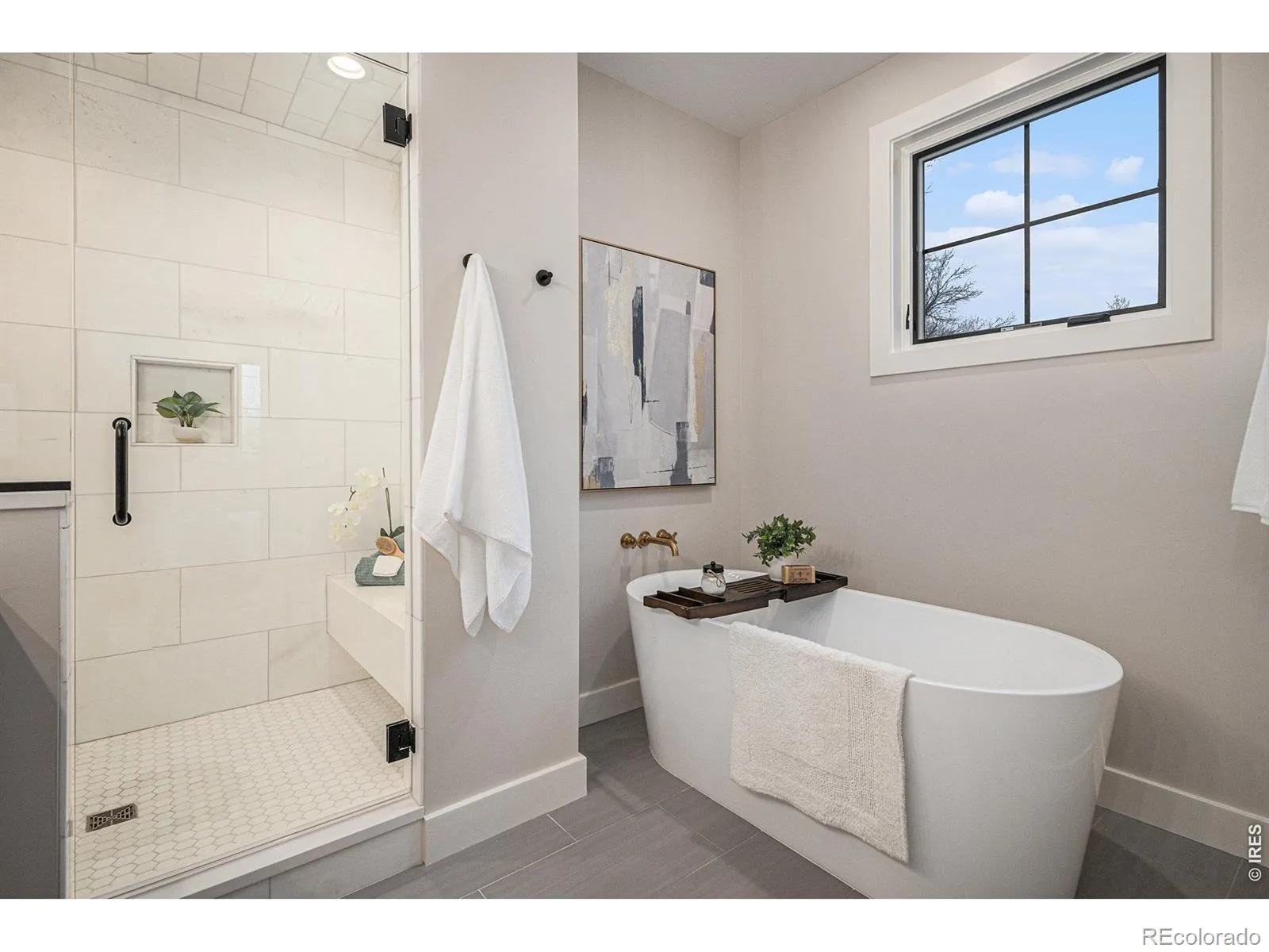 04092026012017 1600 24