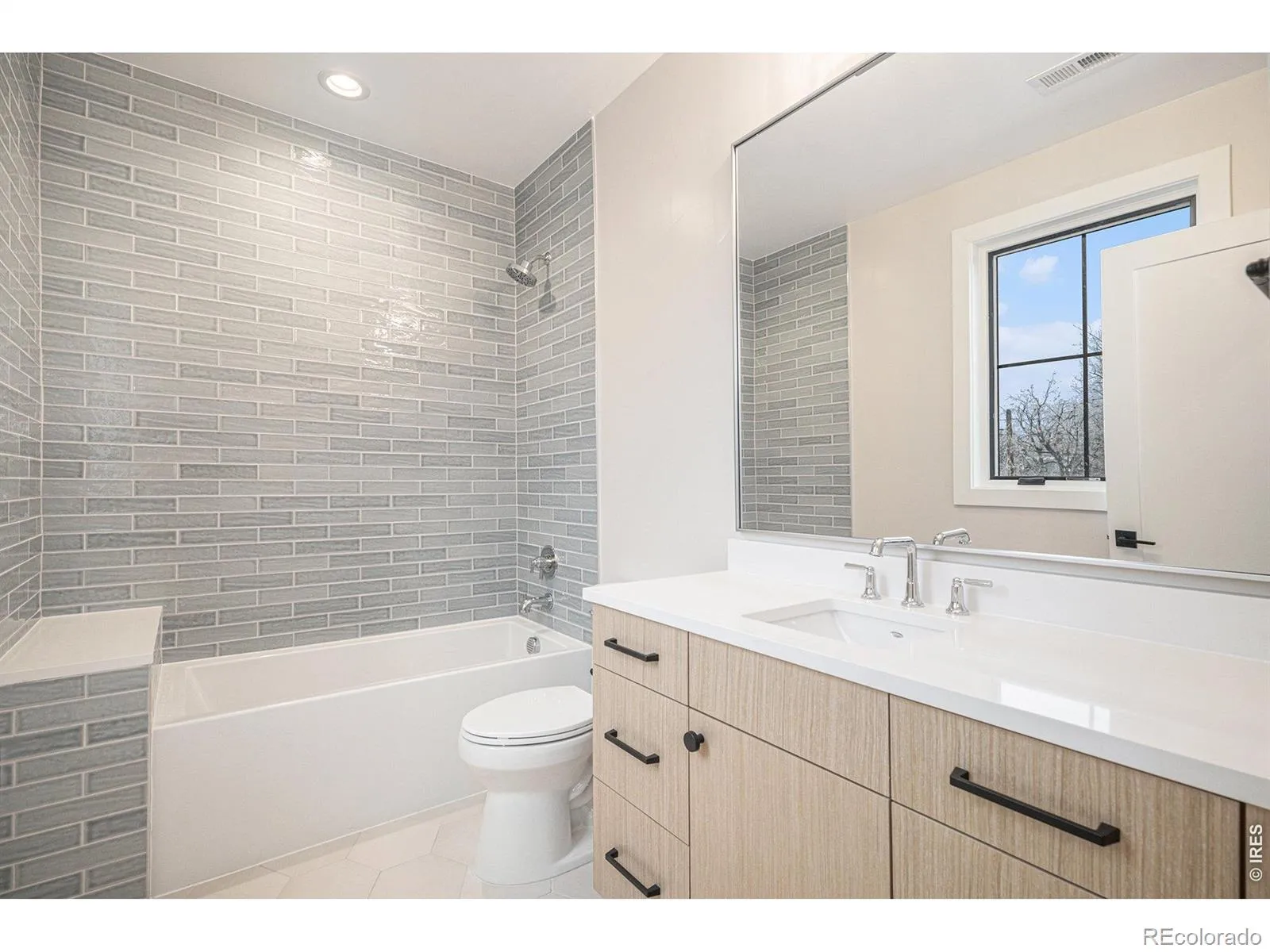 04092026012017 1600 28