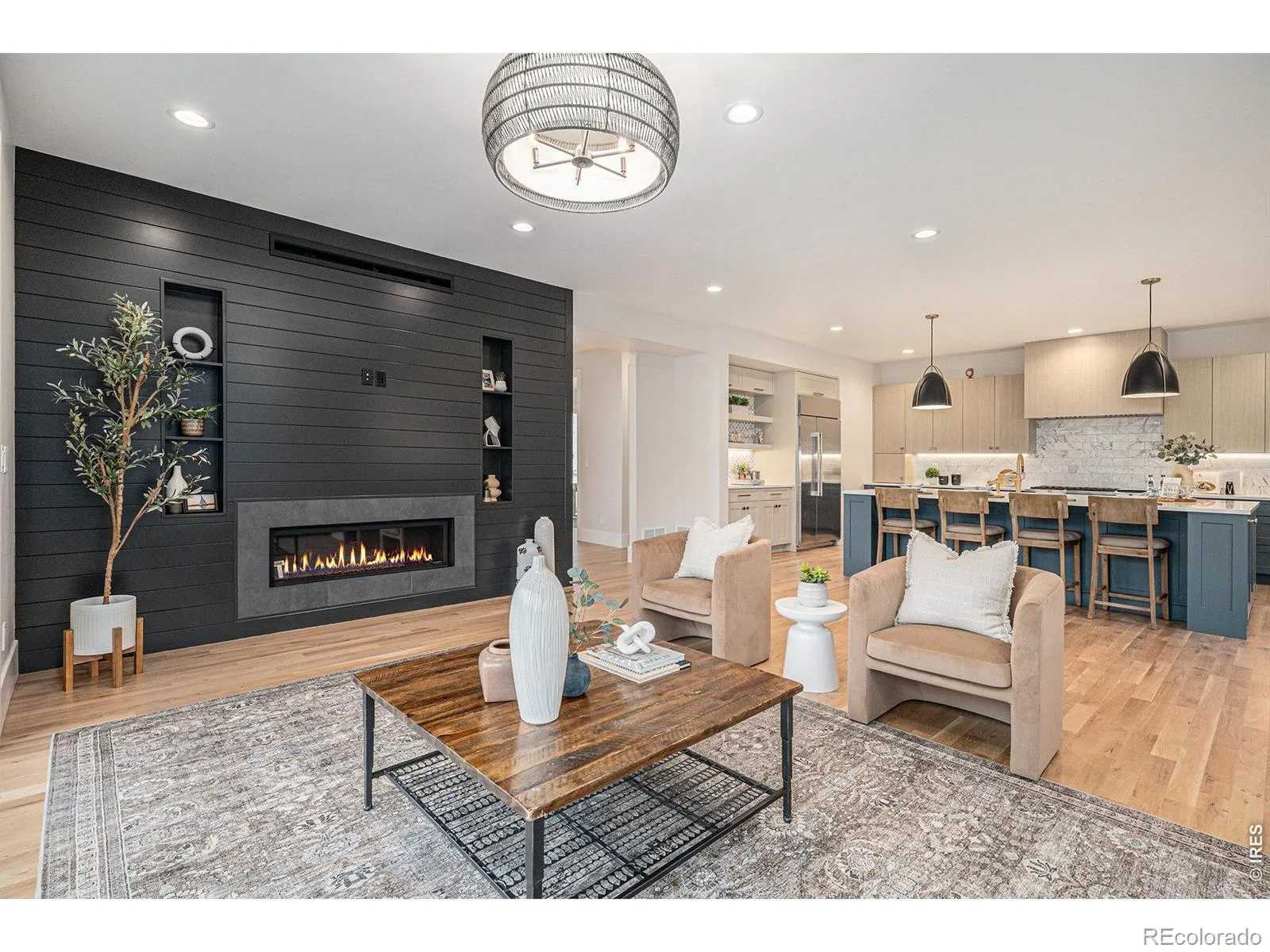 04092026012017 1600 8