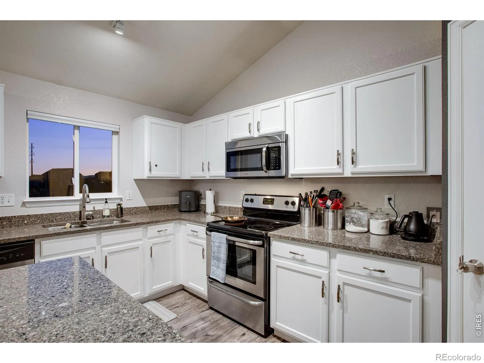 04082026231633 1600 16