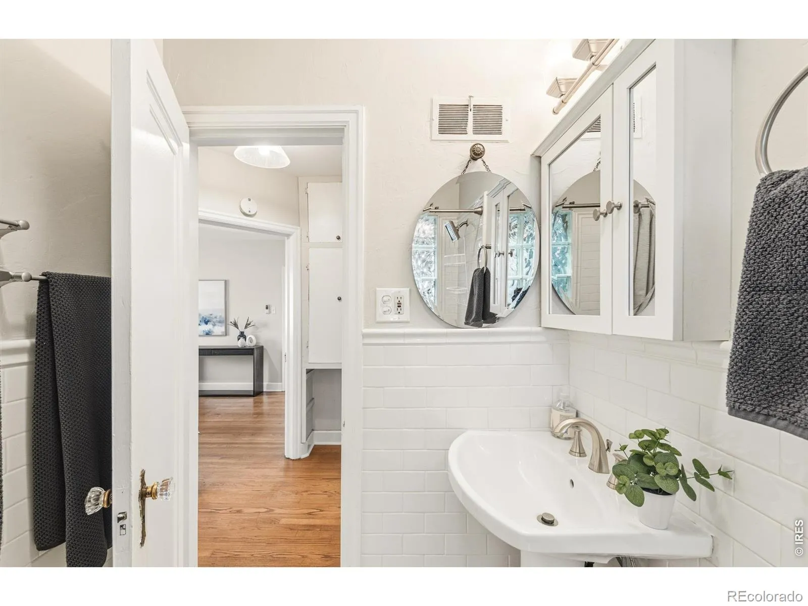 04092026215801 1600 18