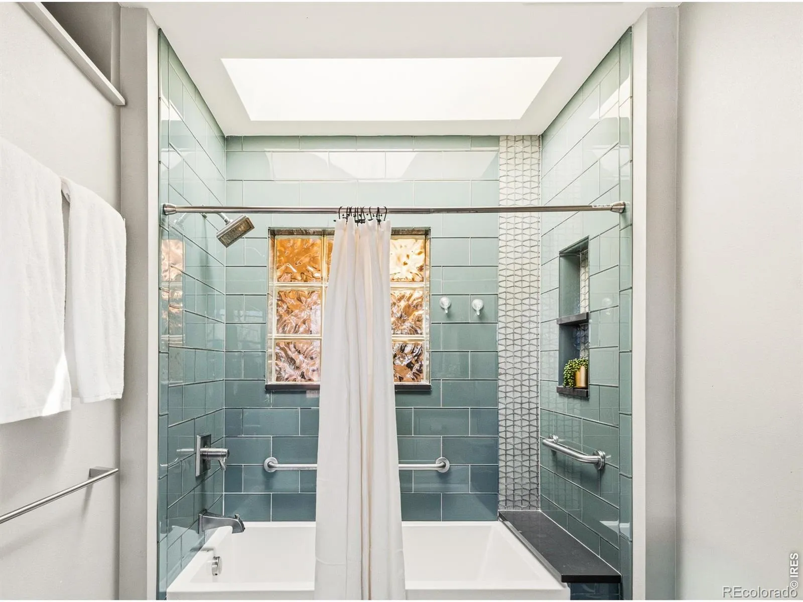 04092026215801 1600 4