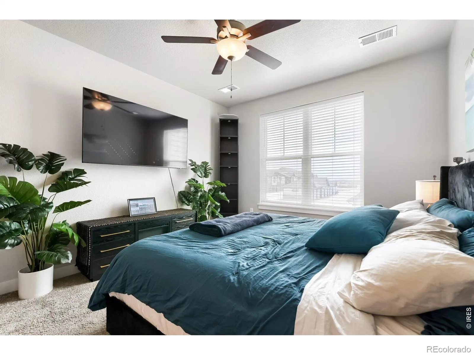 04092026231201 1600 12