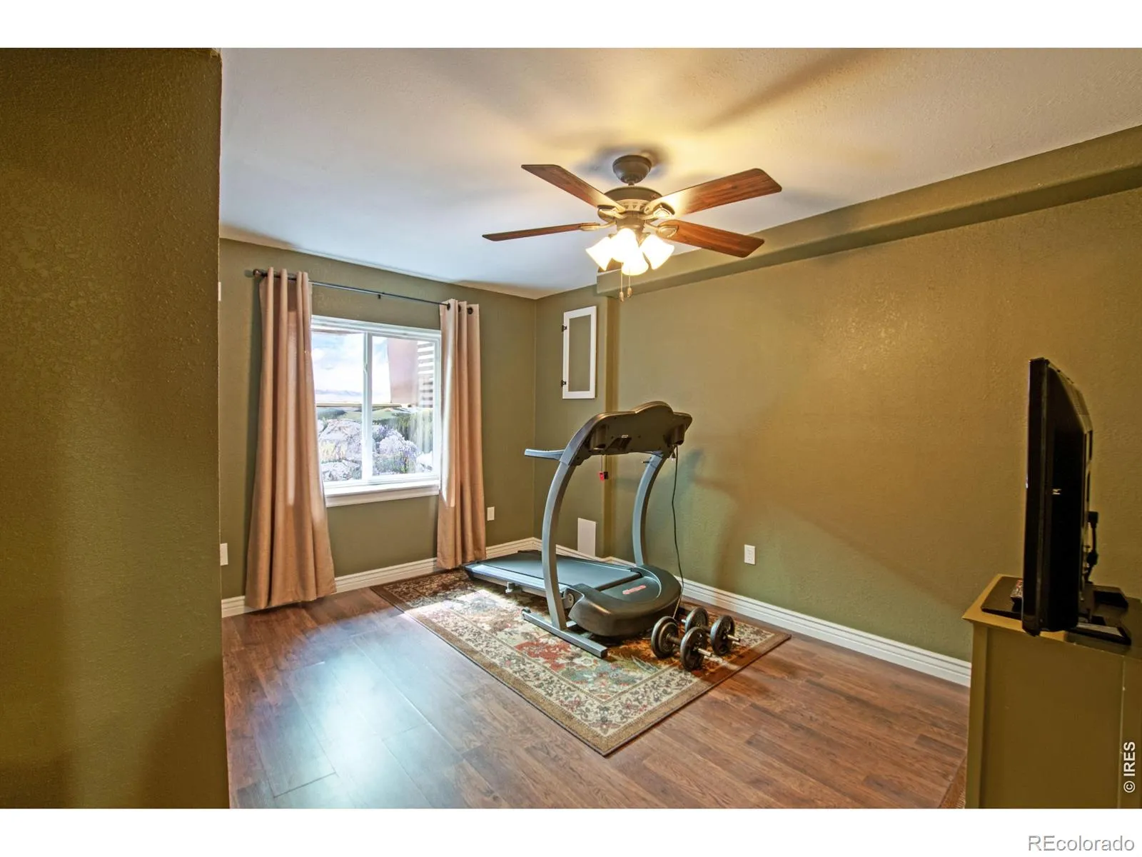 04152026004029 1600 35