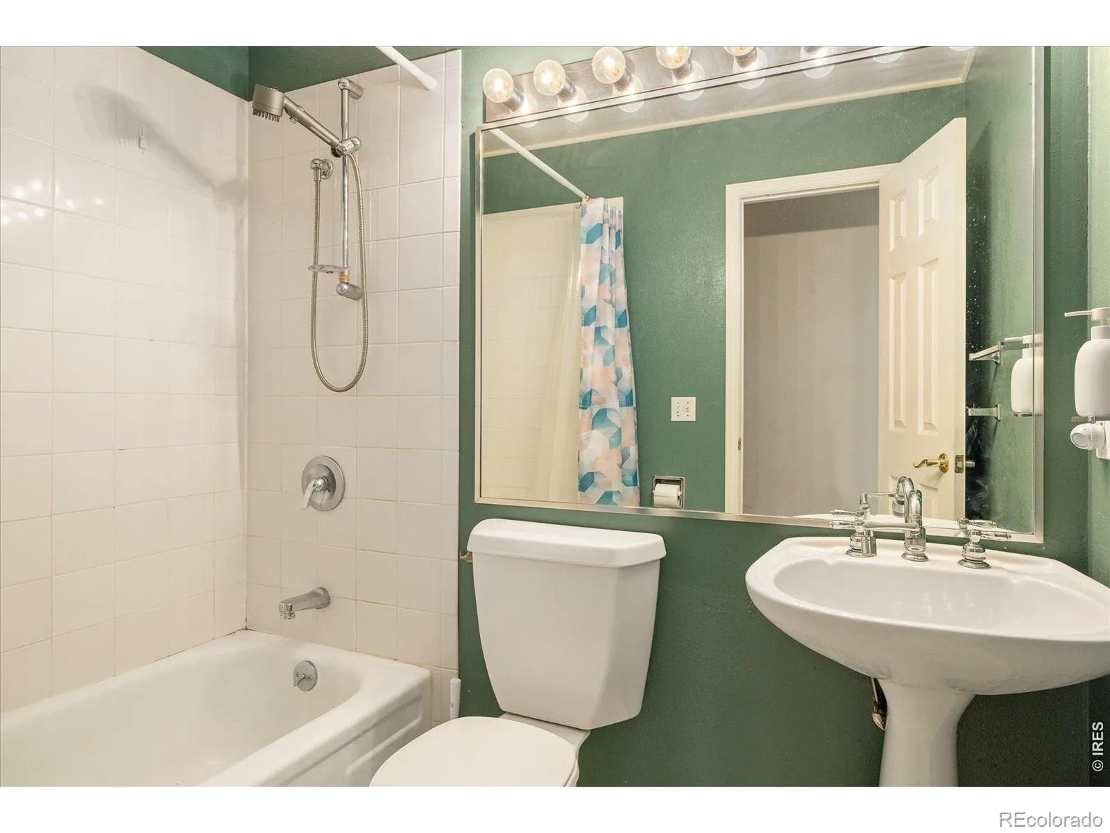 04102026204704 1600 16