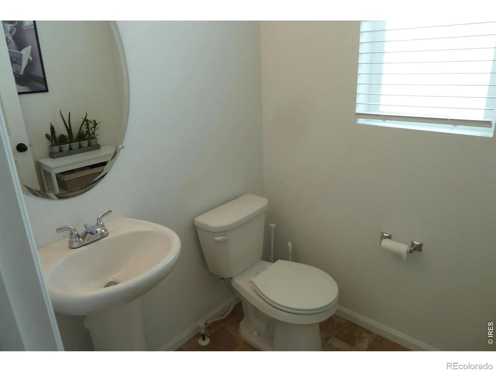 44 N Trussville Street Aurora CO 80018 | MLS #RECIR1056299 04302026212155 1600 27