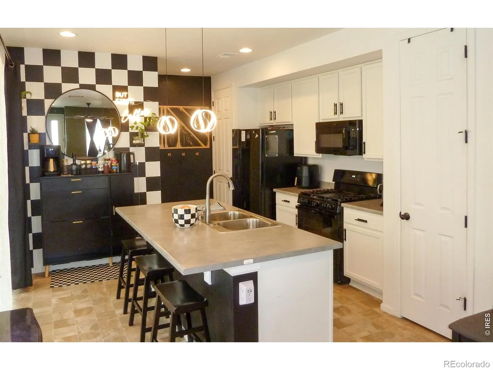 44 N Trussville Street Aurora CO 80018 | MLS #RECIR1056299 04302026212155 1600 5