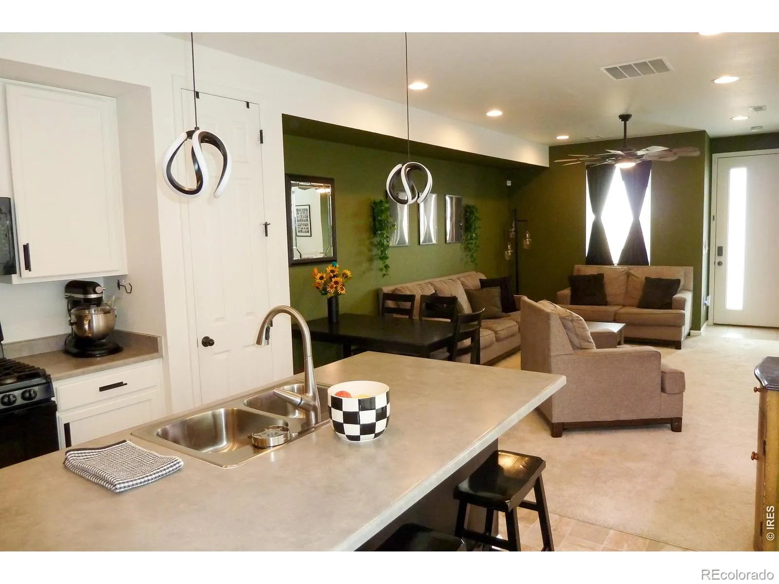 44 N Trussville Street Aurora CO 80018 | MLS #RECIR1056299 04302026212155 1600 8
