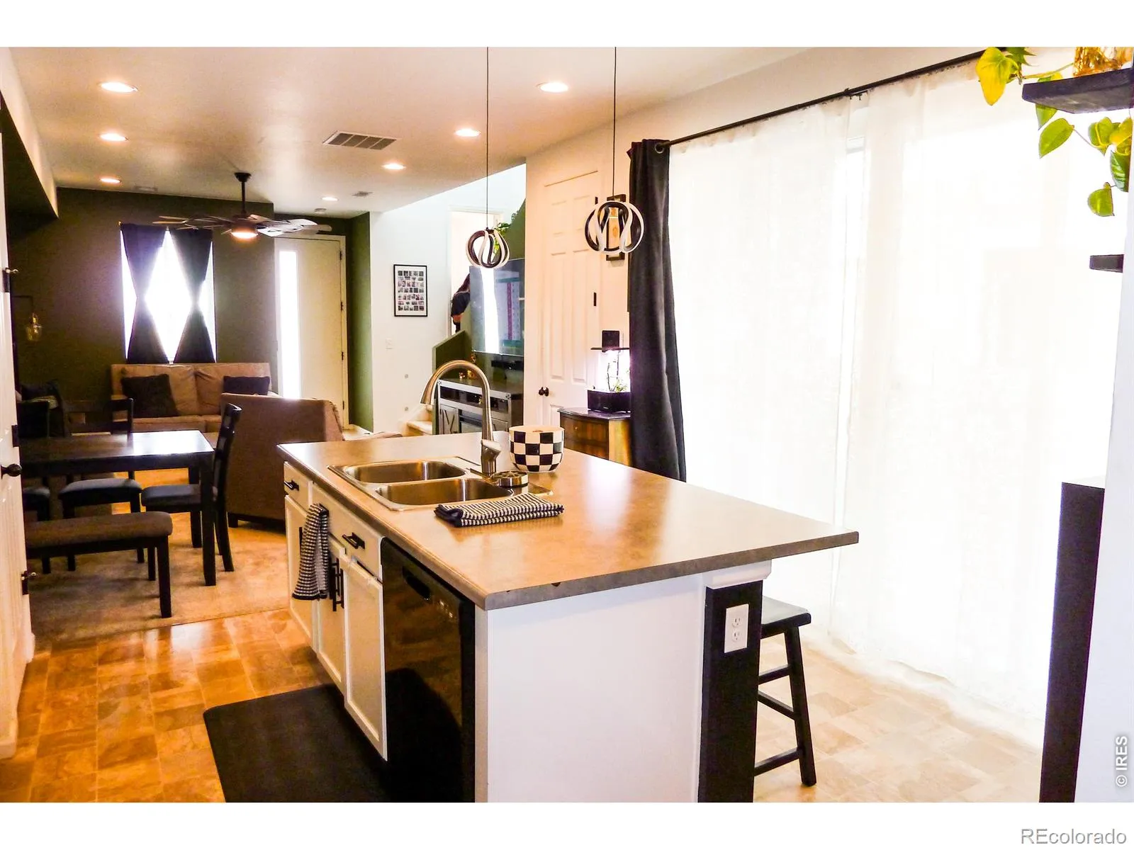 44 N Trussville Street Aurora CO 80018 | MLS #RECIR1056299 04302026212155 1600 9
