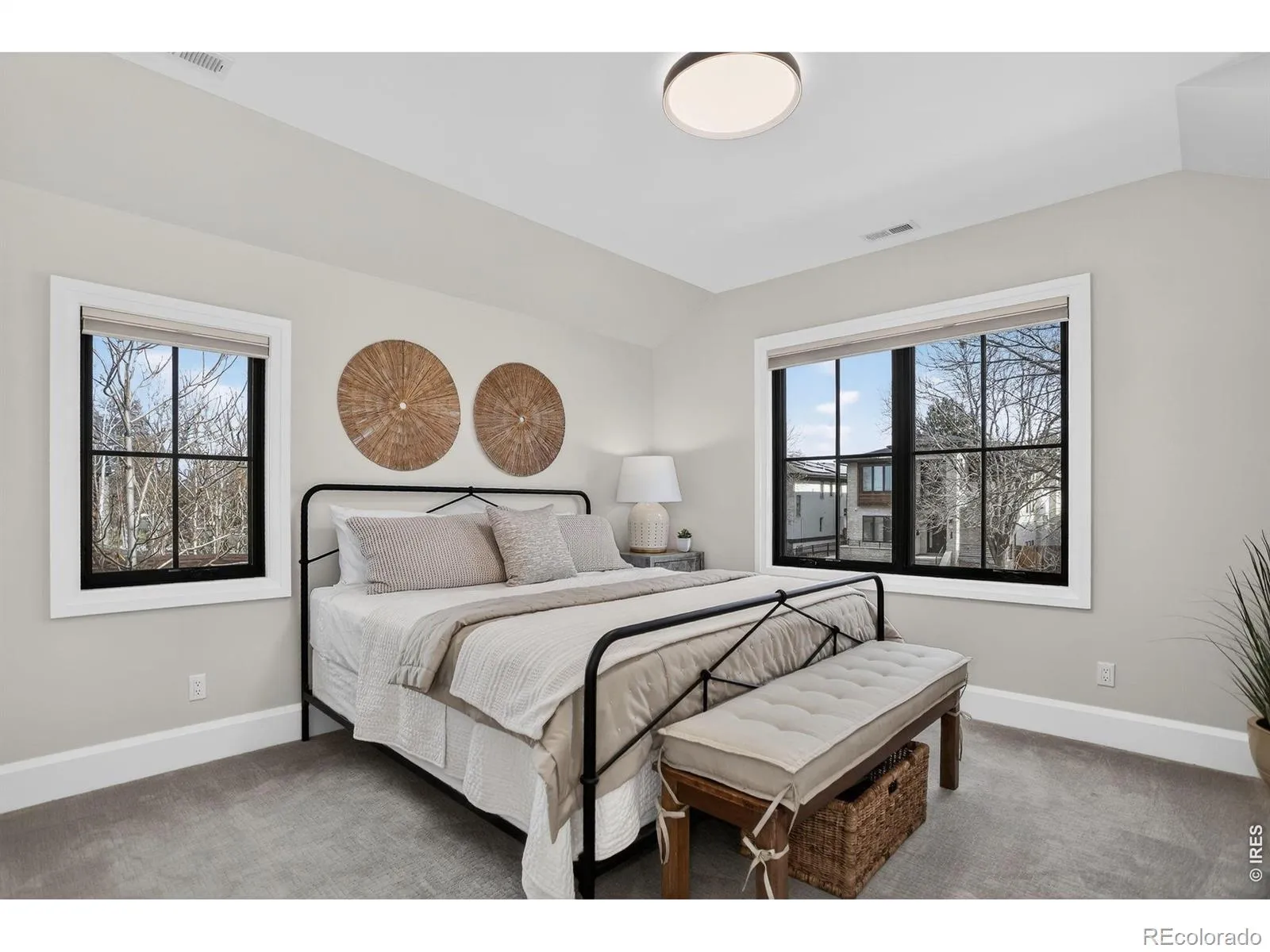 04162026192817 1600 32