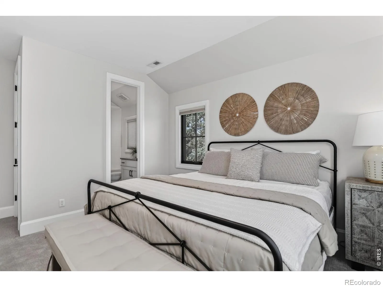 04162026192817 1600 33