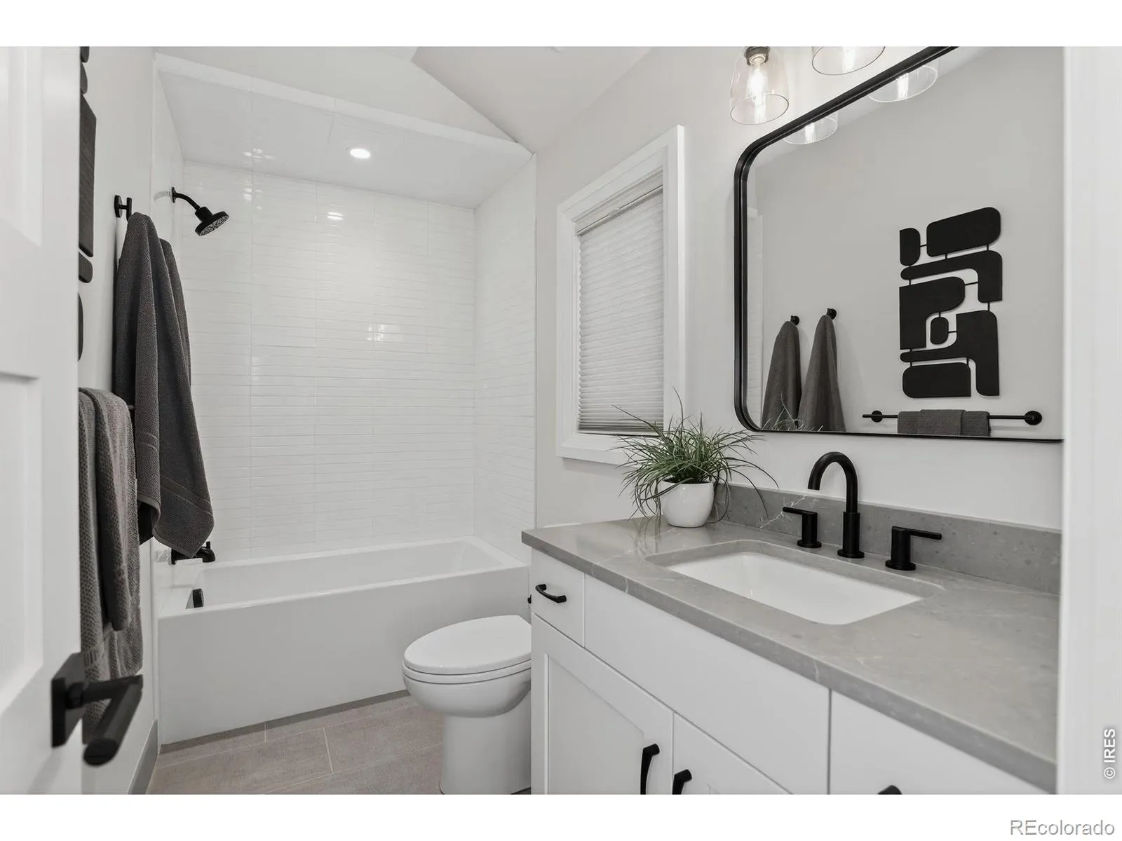 04162026192817 1600 34