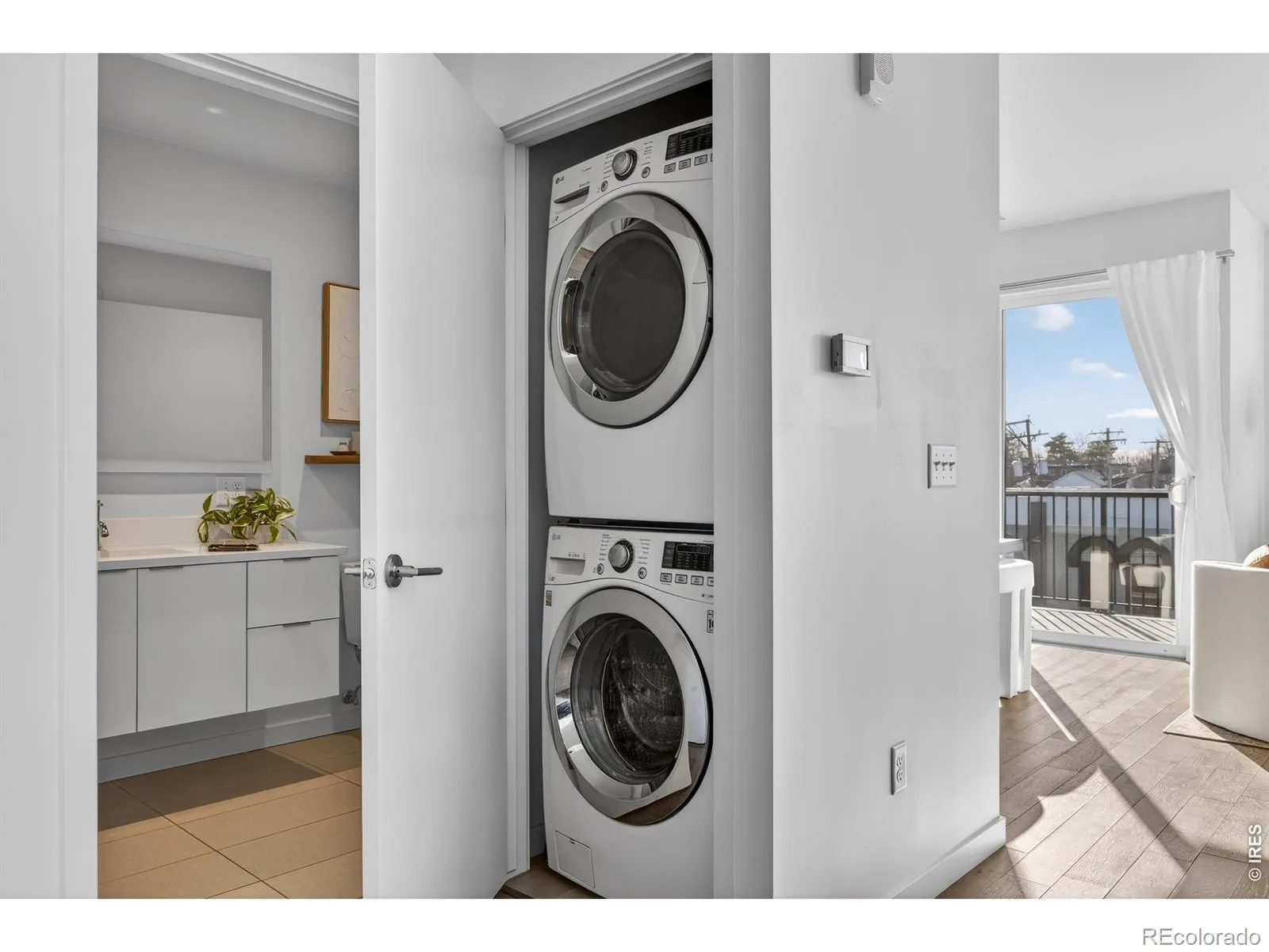 04152026215320 1600 24