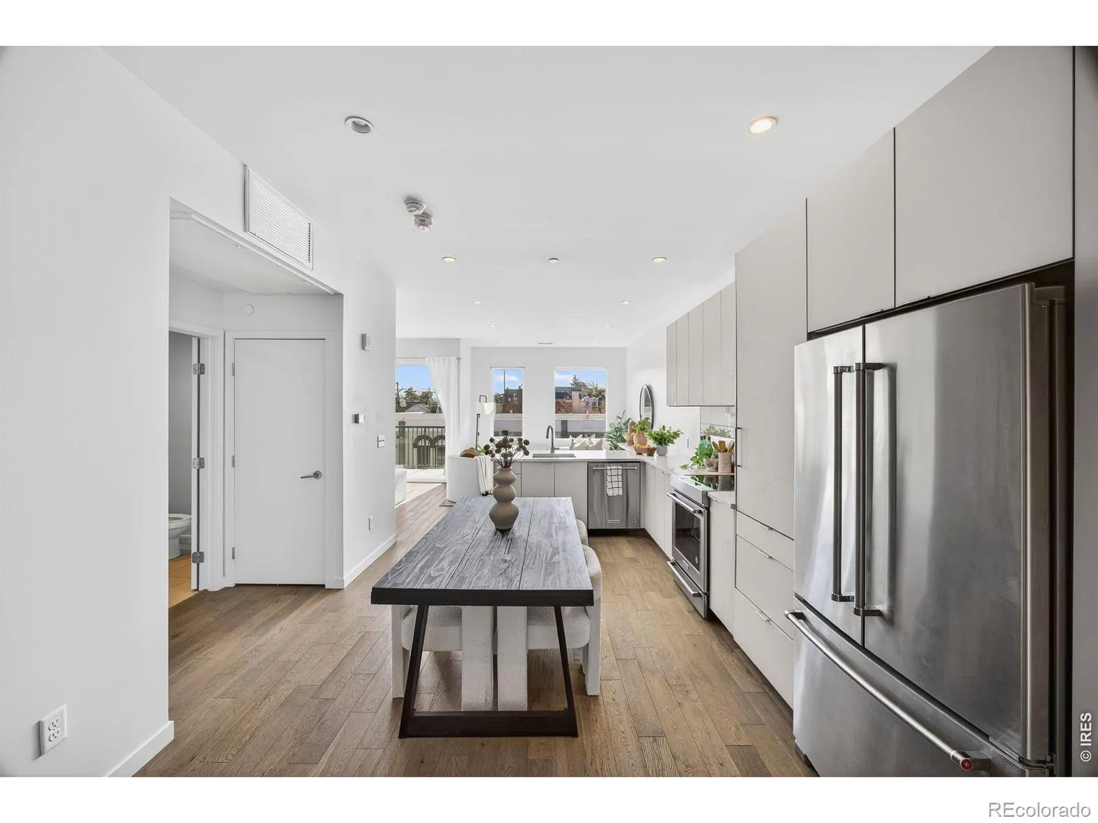 04152026215320 1600 9