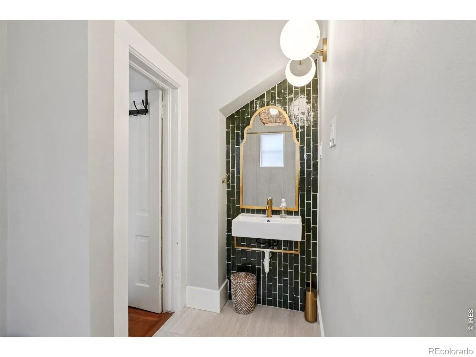 04152026215420 1600 22