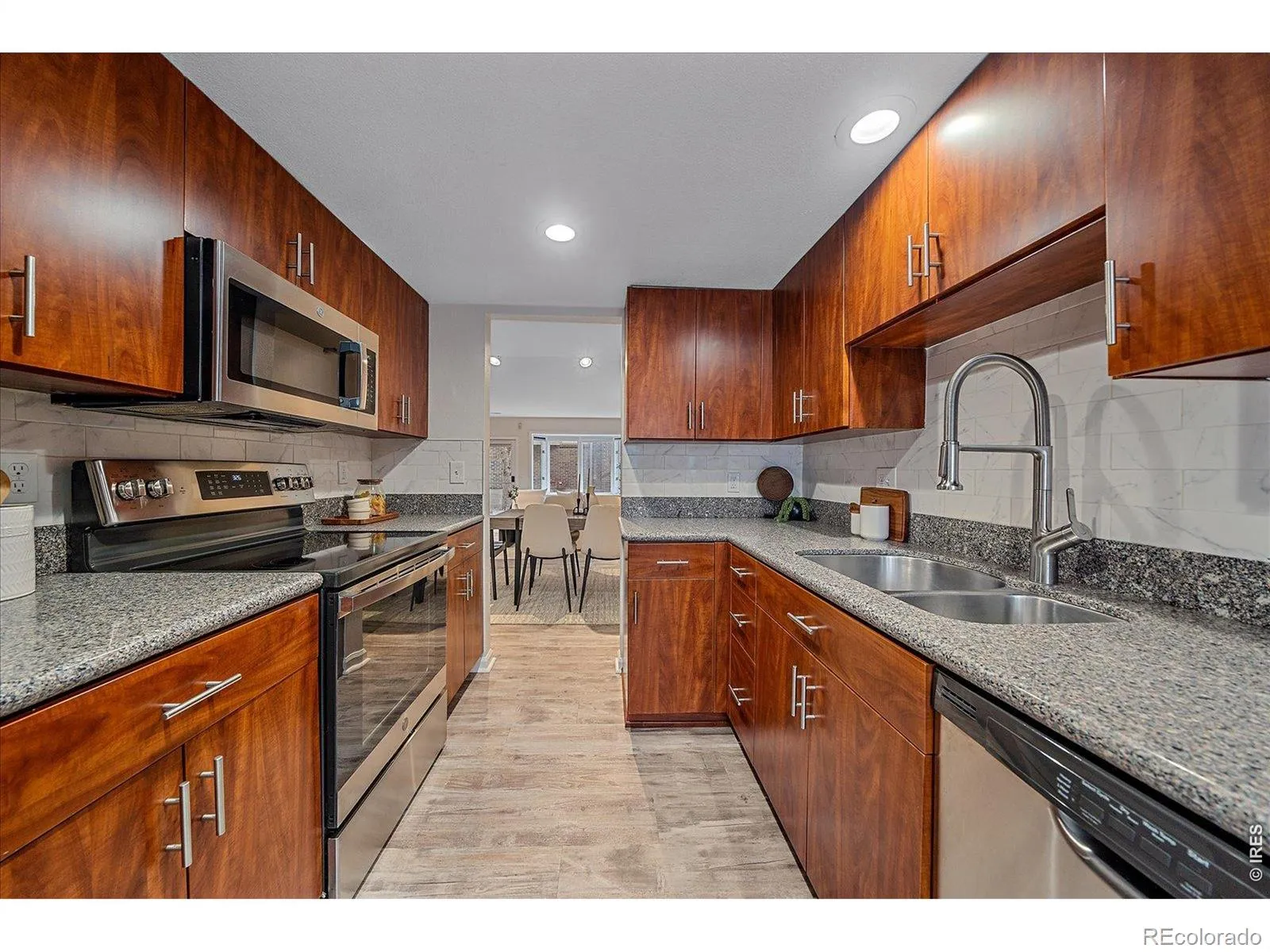 04162026050650 1600 8