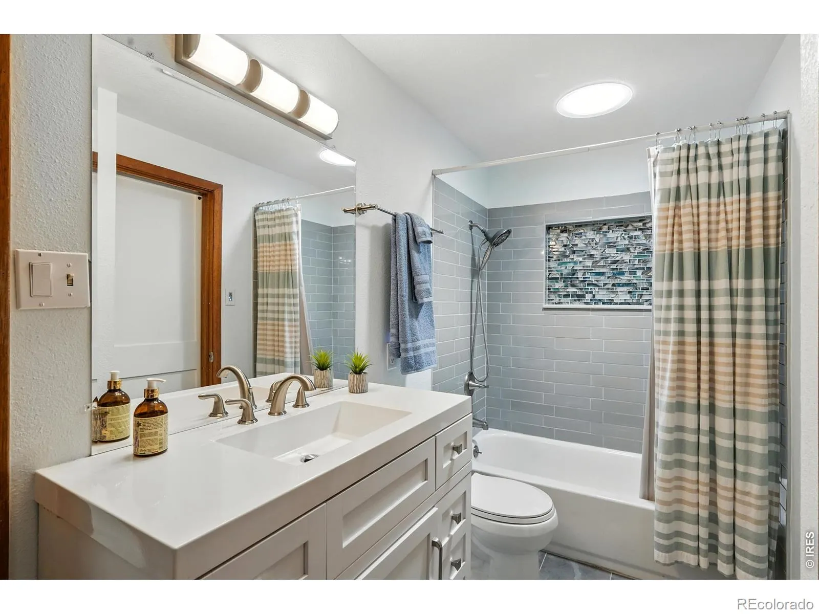 16 Merideth Lane Longmont CO 80501 MLS #RECIR1056643 04262026200609 1600 26