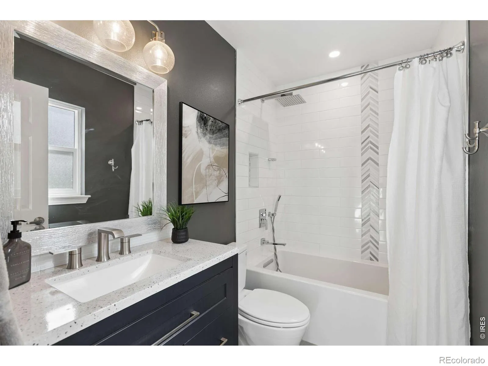 04162026224753 1600 22