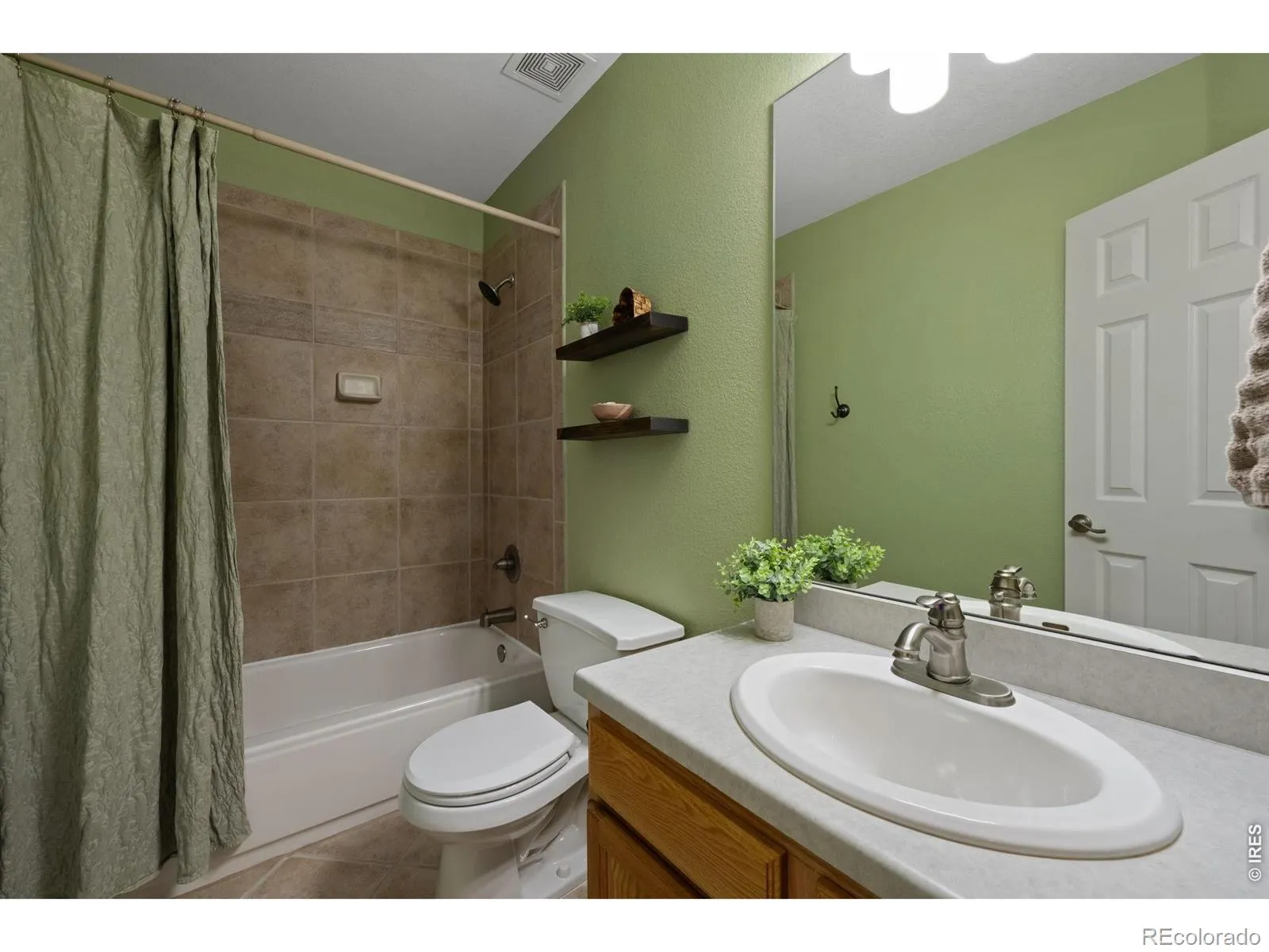 1410 Wildrose Drive Longmont CO 80503 MLS #RECIR1056776 04162026234241 1600 33