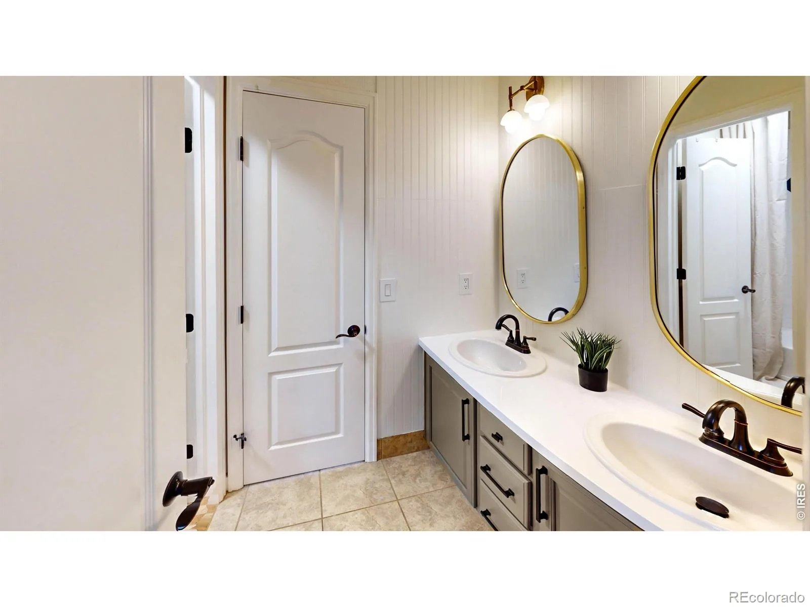 9516 Shenstone Drive Parker CO 80134 | MLS #RECIR1056817 08212026003007 1600 21