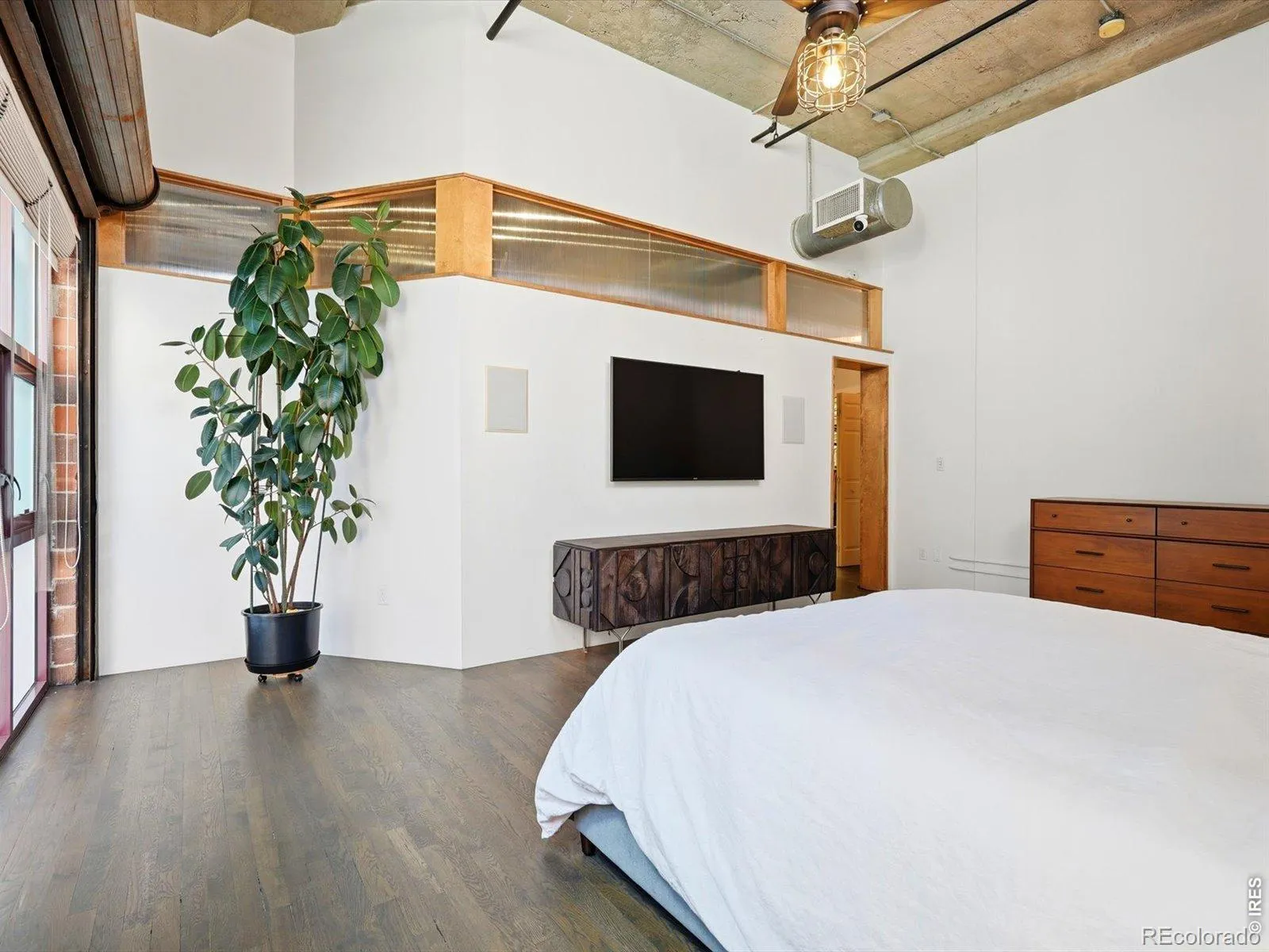 04192026000758 1600 16