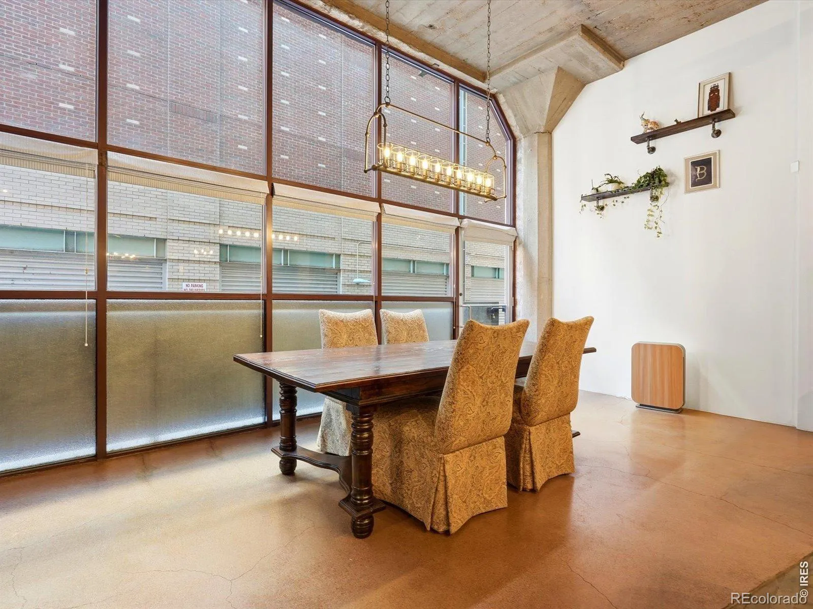 04192026000758 1600 32