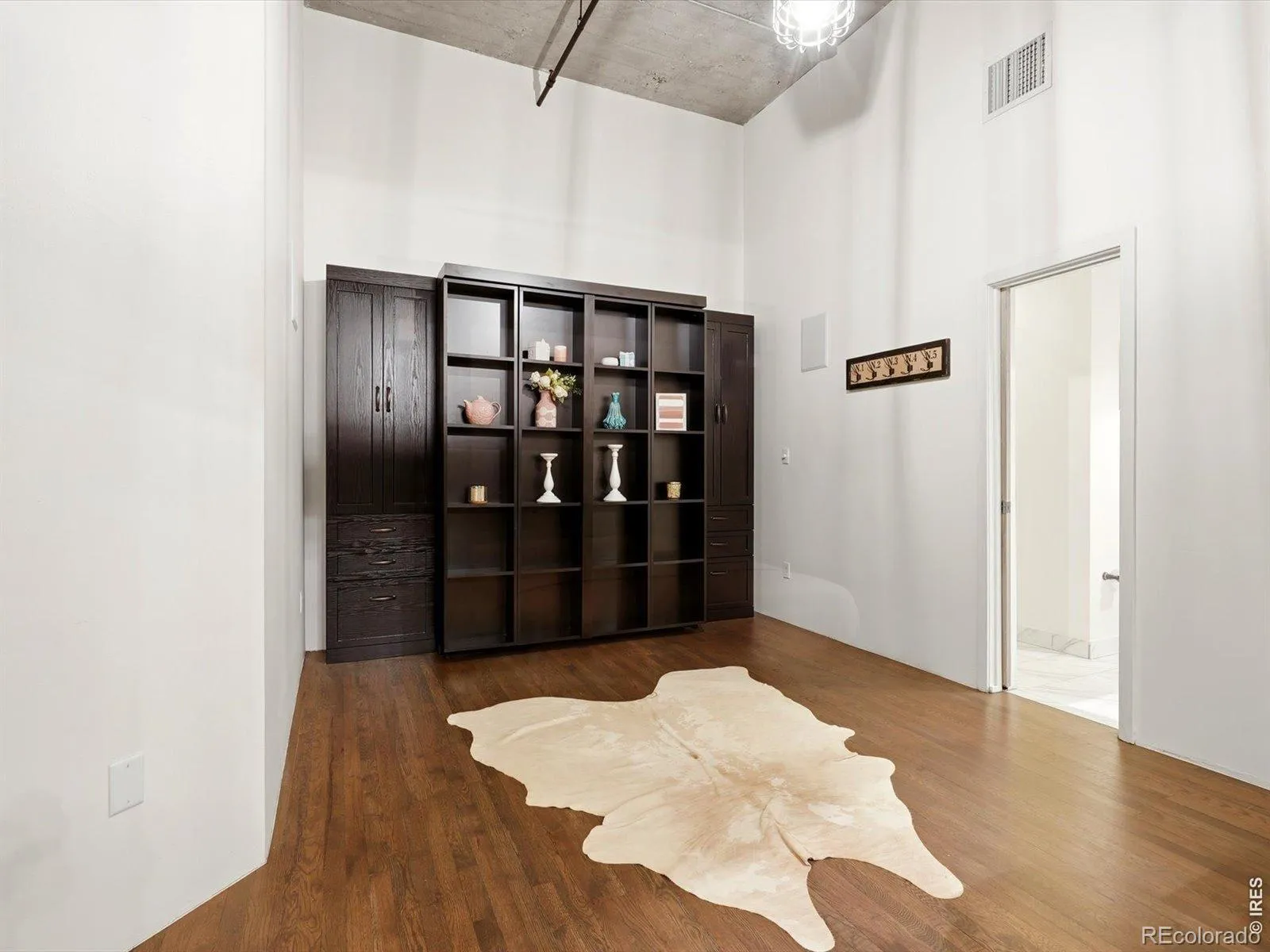 04192026000758 1600 34