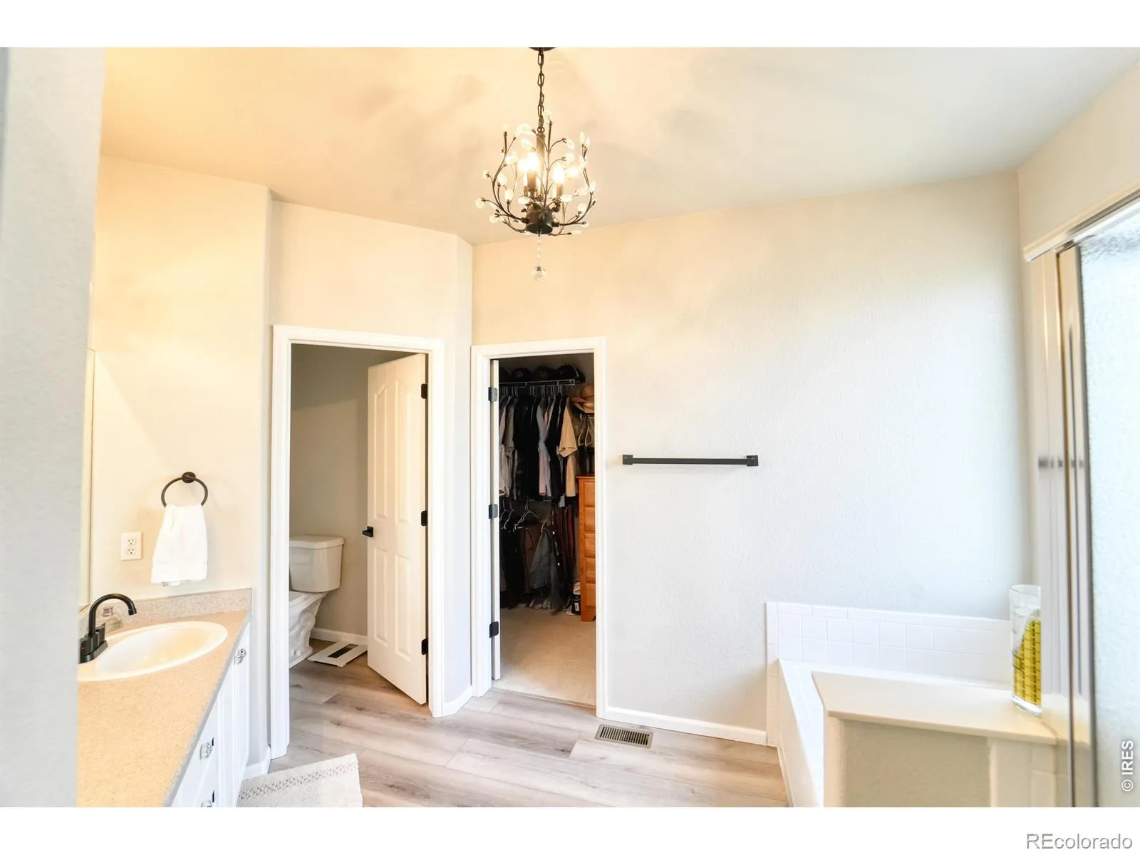 984 Glenarbor Circle Longmont CO 80504 MLS #RECIR1057142 04222026164530 1600 17
