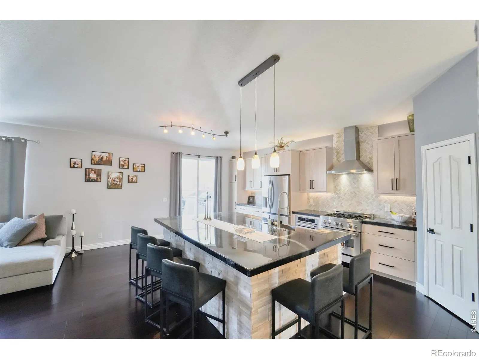 984 Glenarbor Circle Longmont CO 80504 MLS #RECIR1057142 04222026164530 1600 3