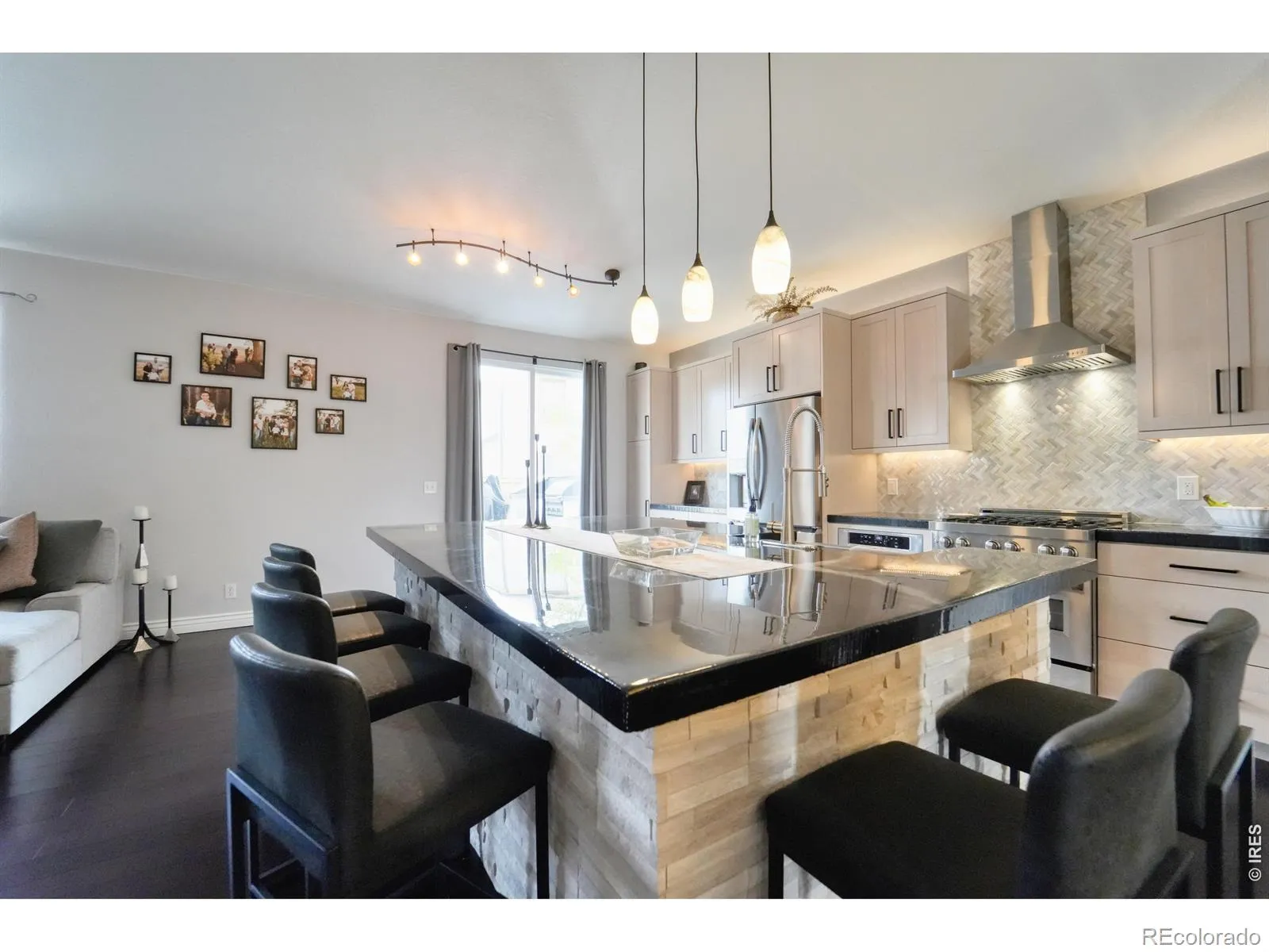 984 Glenarbor Circle Longmont CO 80504 MLS #RECIR1057142 04222026164530 1600 4
