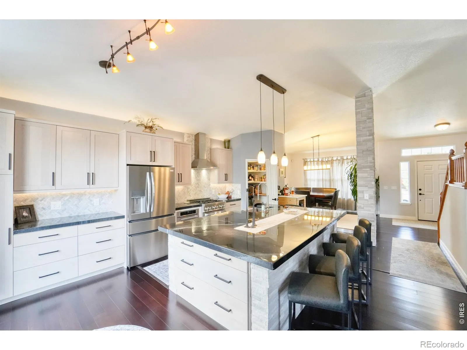 984 Glenarbor Circle Longmont CO 80504 MLS #RECIR1057142 04222026164530 1600 6