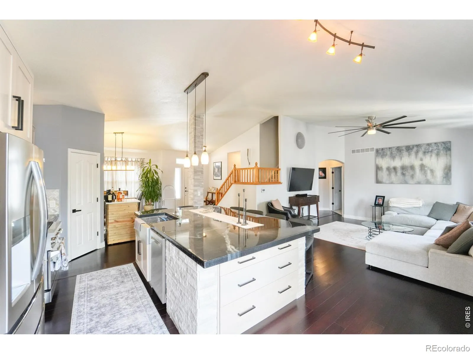 984 Glenarbor Circle Longmont CO 80504 MLS #RECIR1057142 04222026164530 1600 7